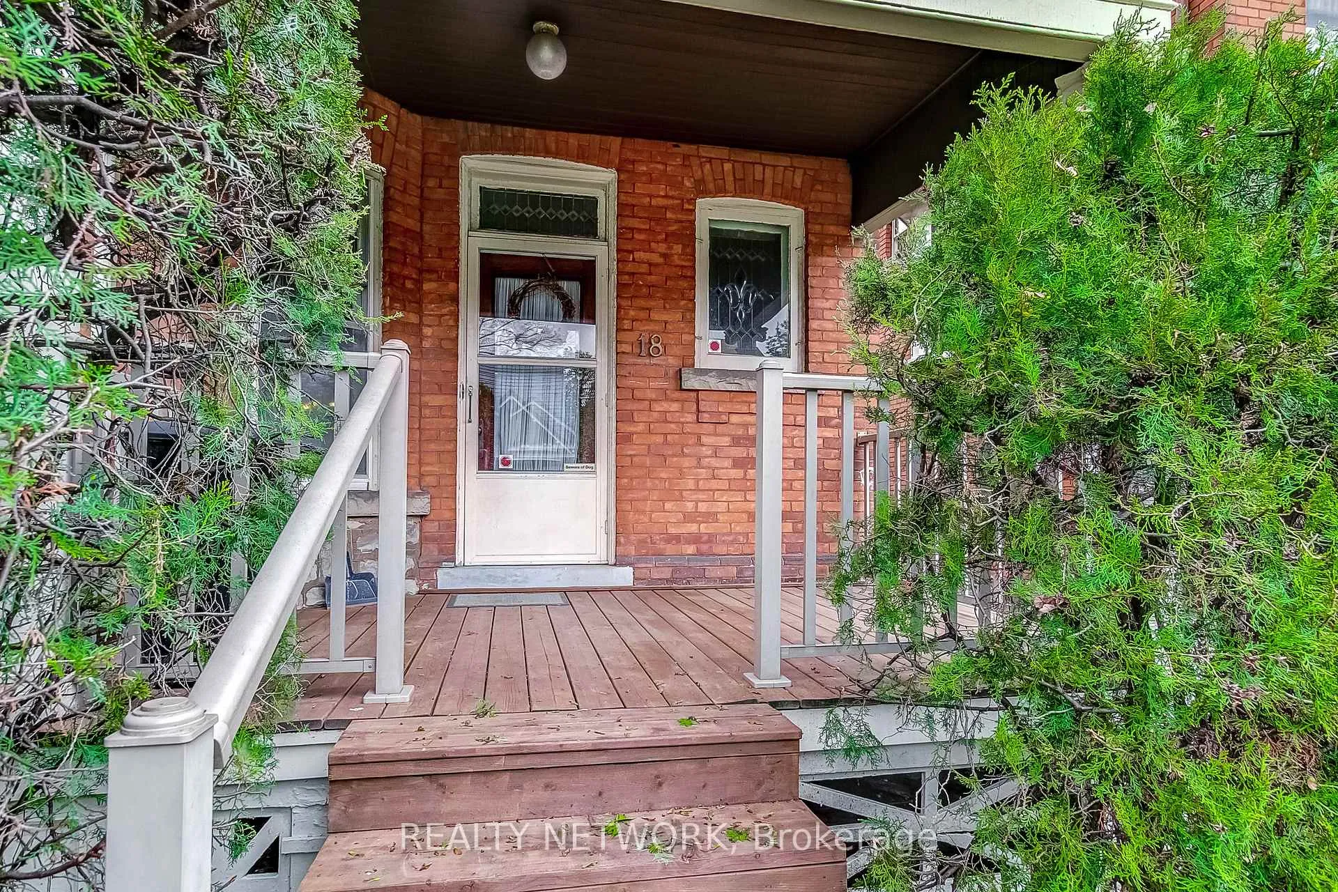 Photo 4 of 18 Fairleigh Crescent, Hamilton, St. Clair — HOMEH