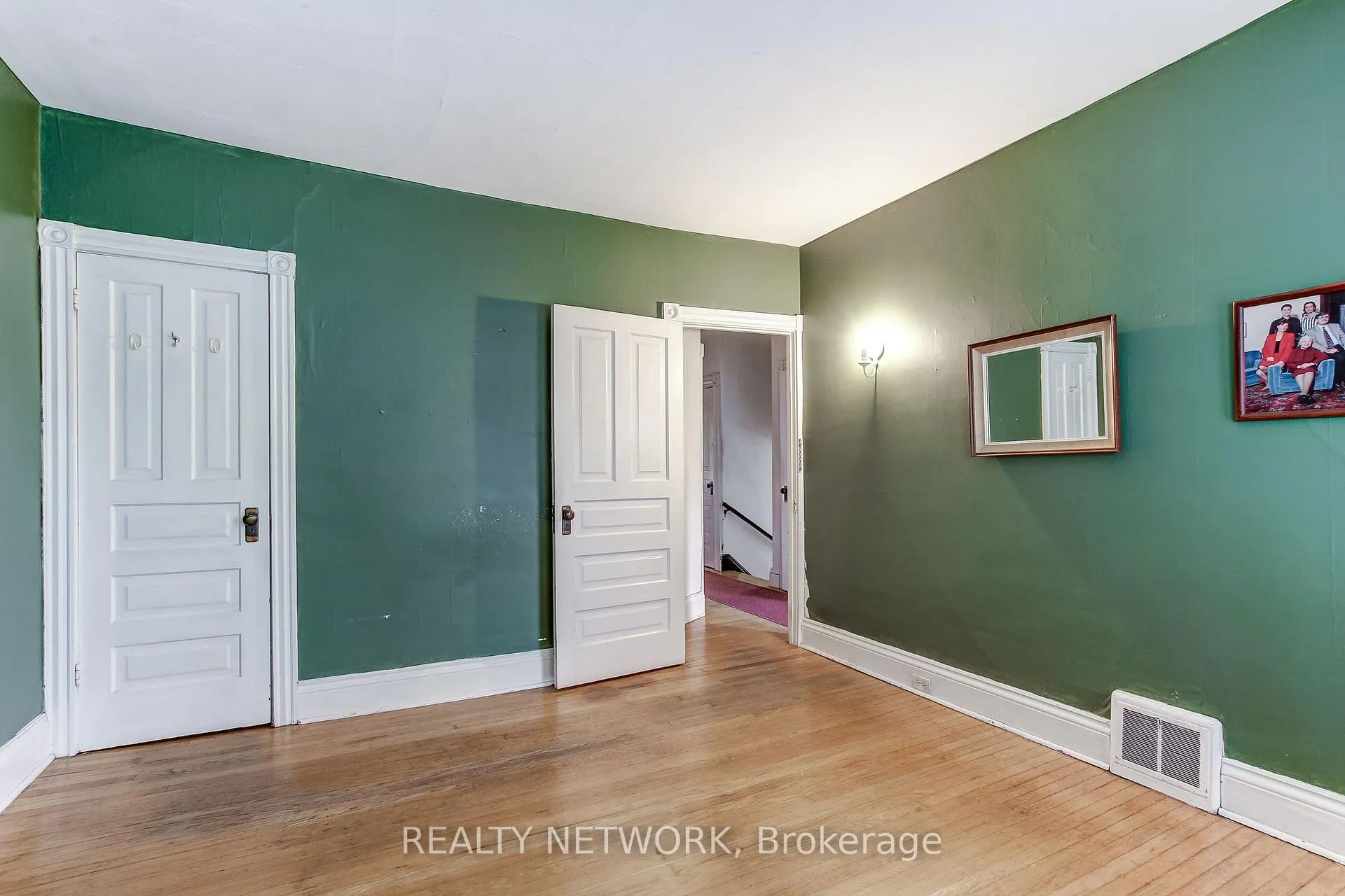 Photo 23 of 18 Fairleigh Crescent, Hamilton, St. Clair — HOMEH