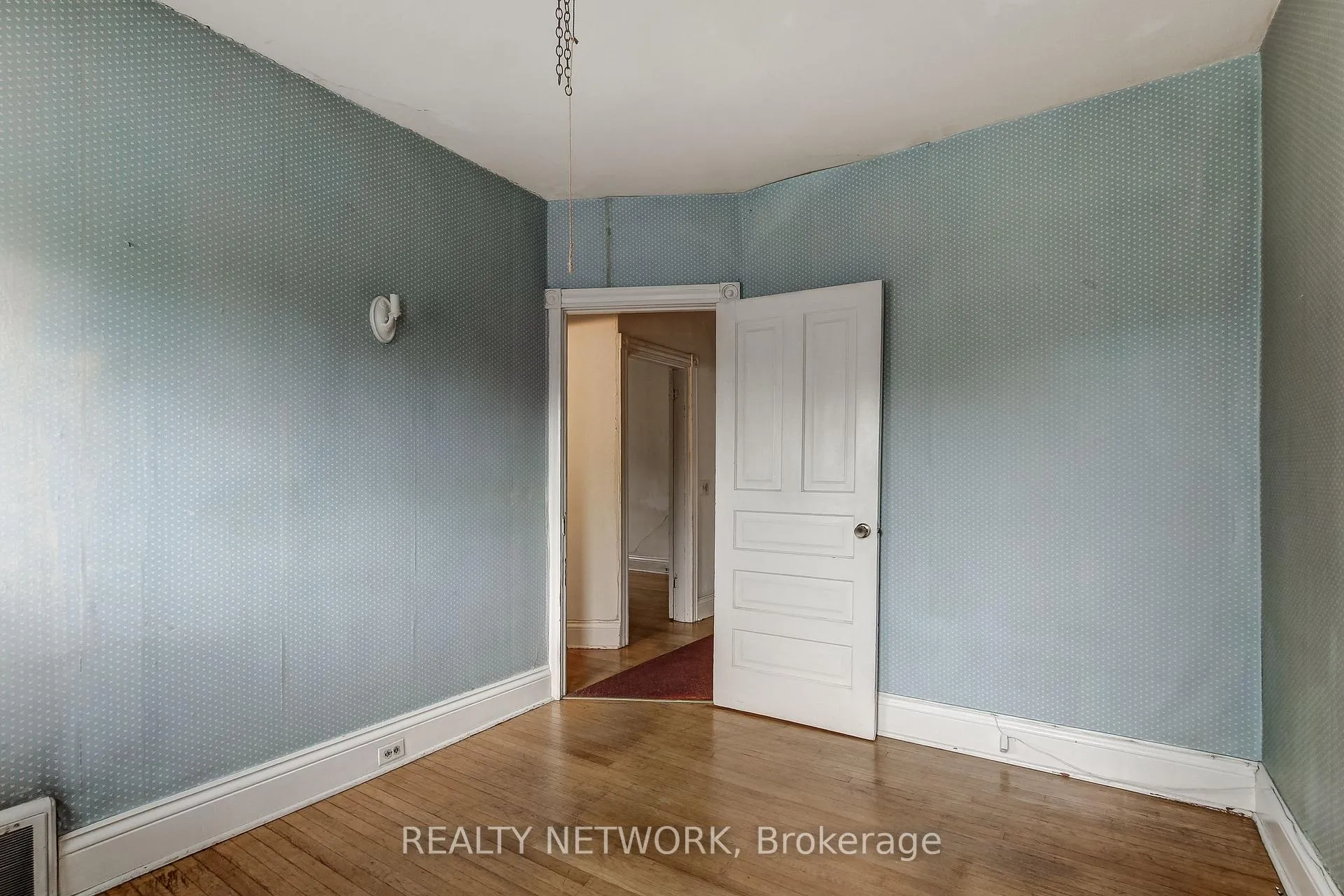 Photo 25 of 18 Fairleigh Crescent, Hamilton, St. Clair — HOMEH