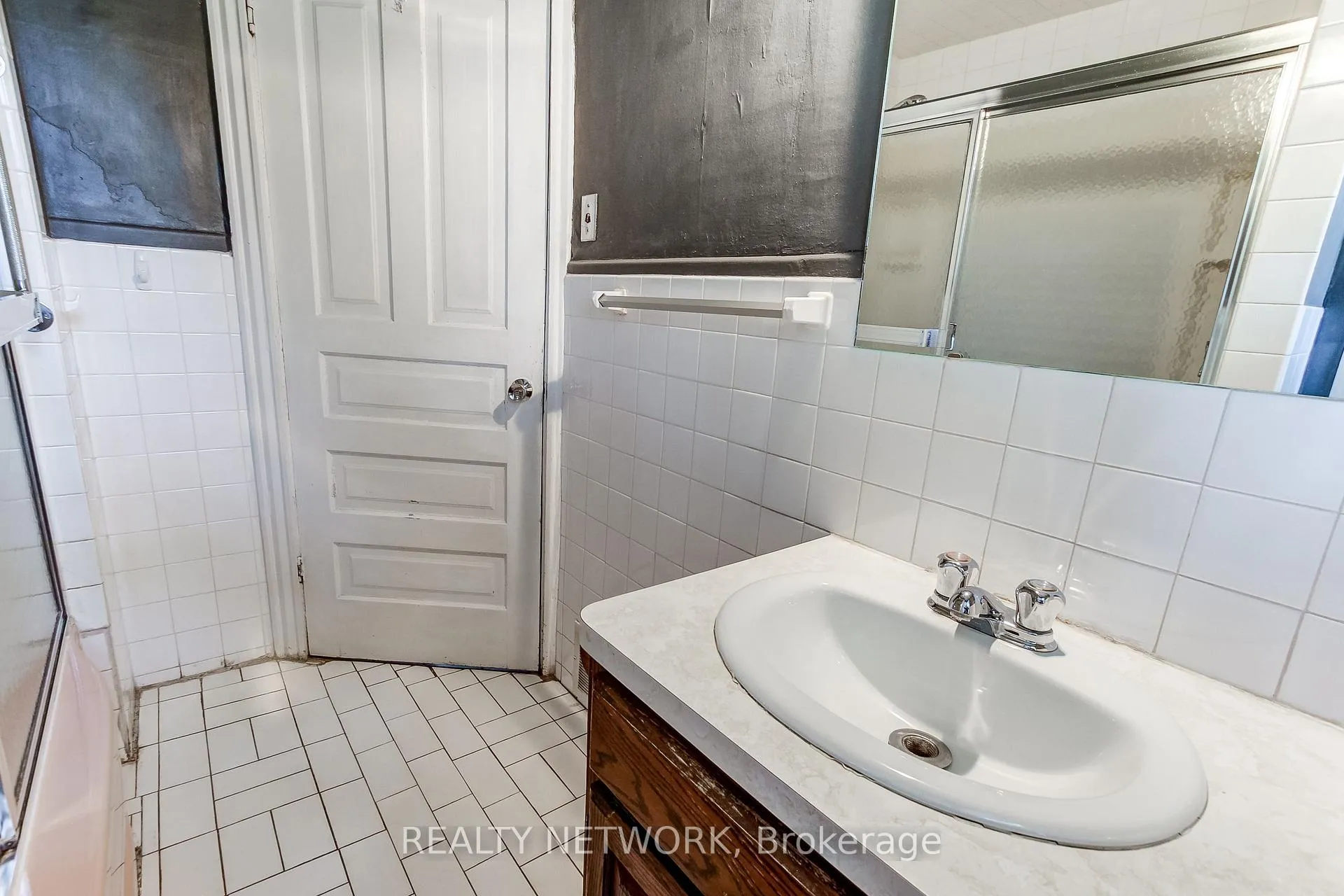 Photo 32 of 18 Fairleigh Crescent, Hamilton, St. Clair — HOMEH