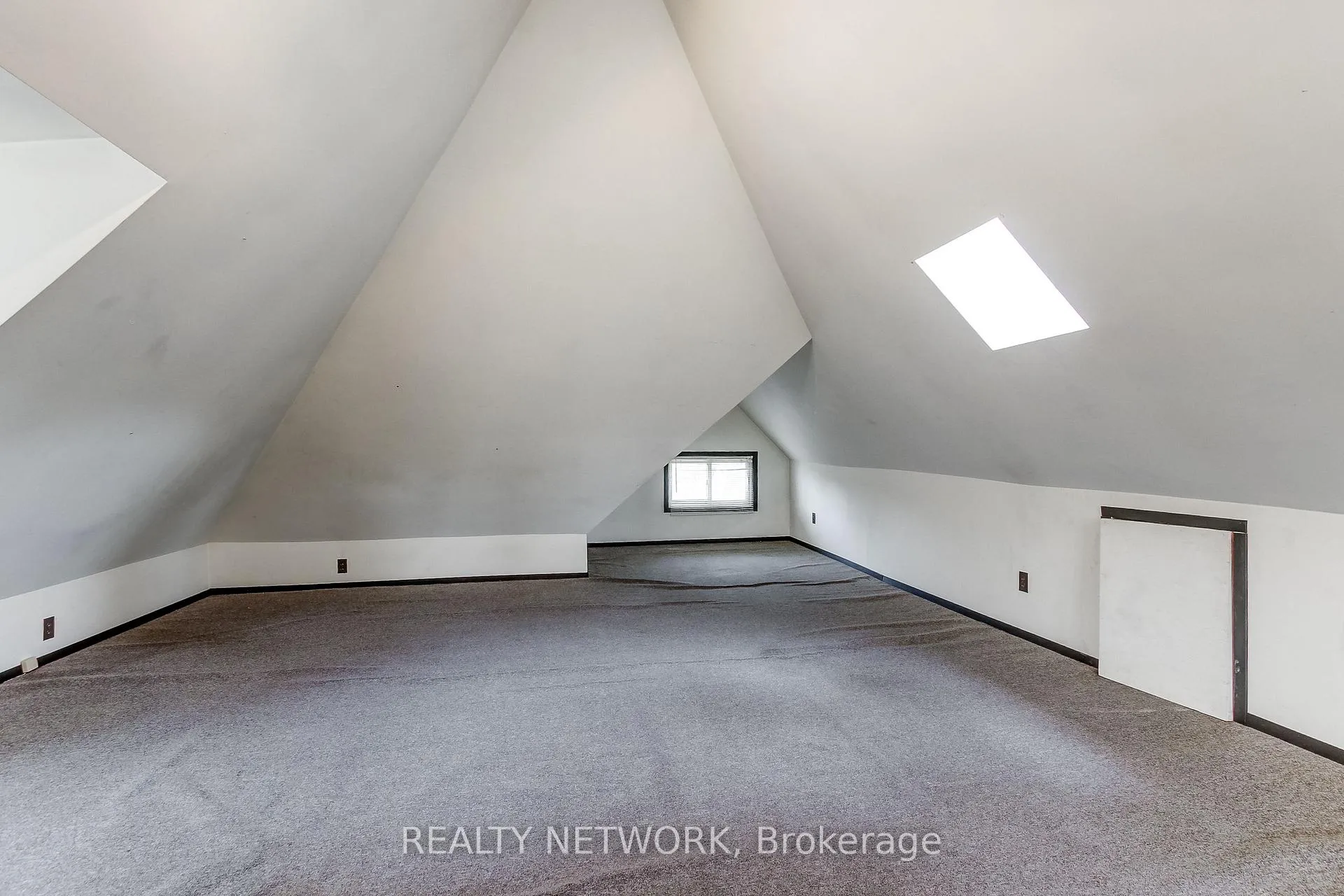 Photo 33 of 18 Fairleigh Crescent, Hamilton, St. Clair — HOMEH