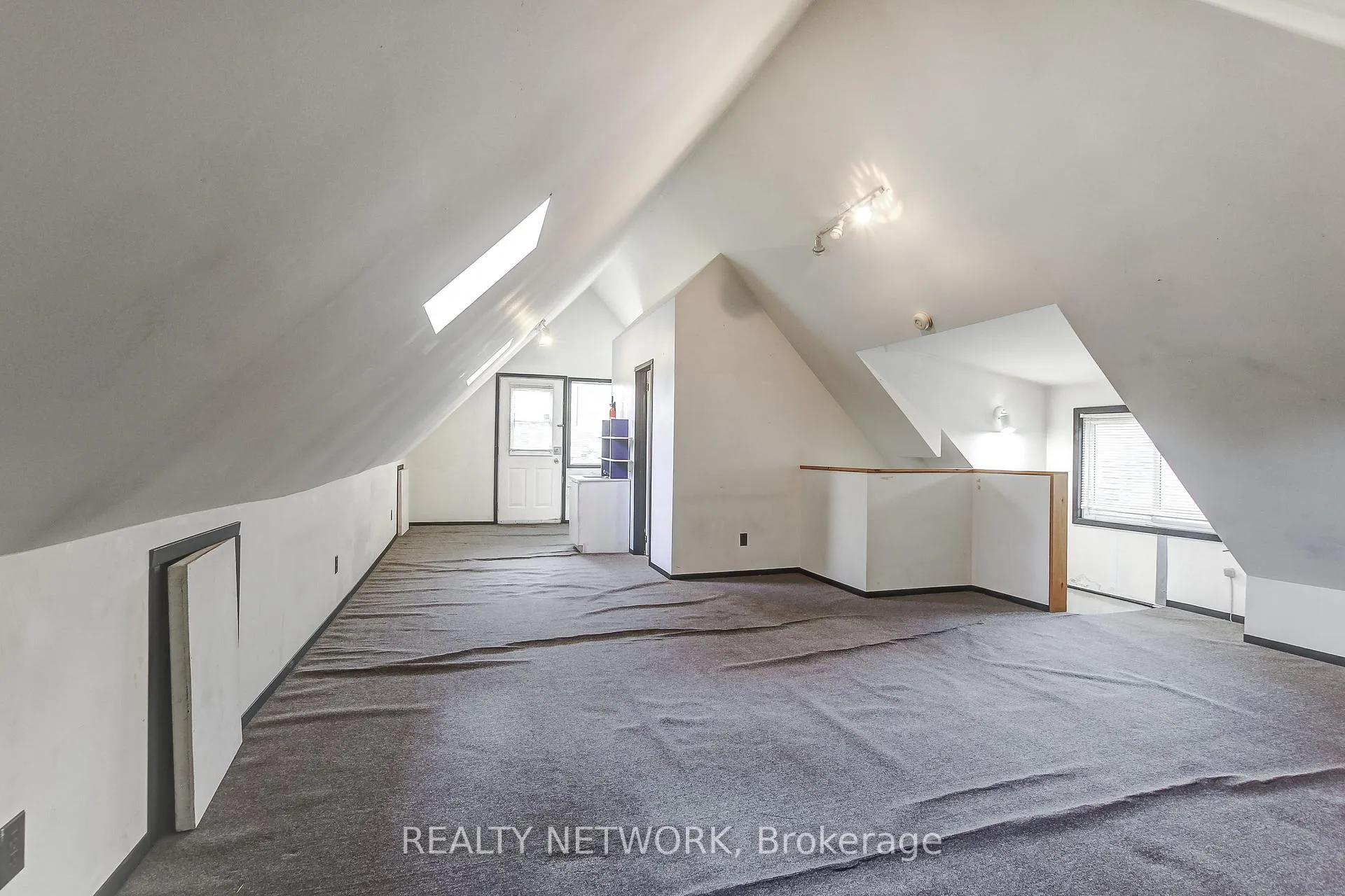 Photo 34 of 18 Fairleigh Crescent, Hamilton, St. Clair — HOMEH