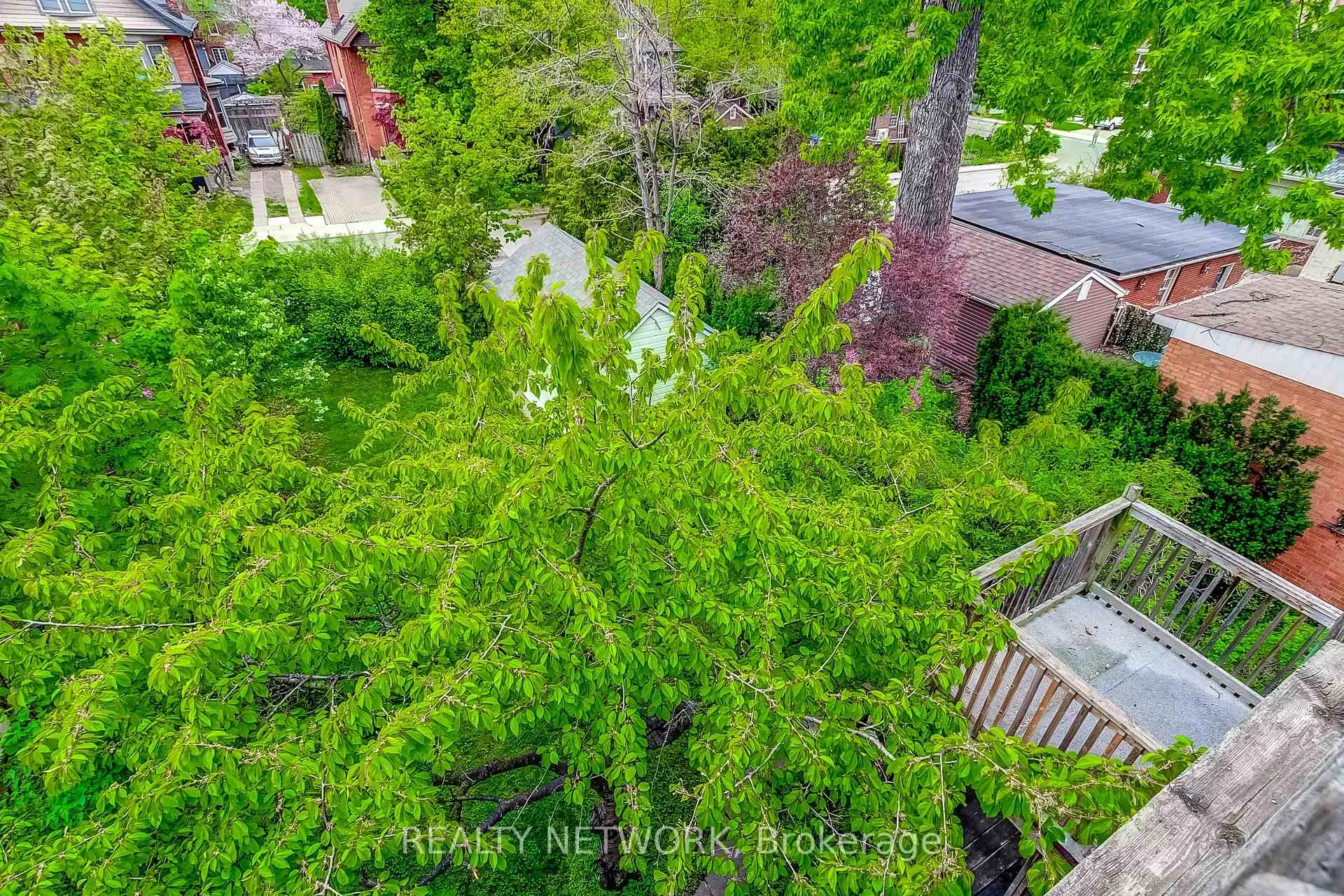 Photo 40 of 18 Fairleigh Crescent, Hamilton, St. Clair — HOMEH