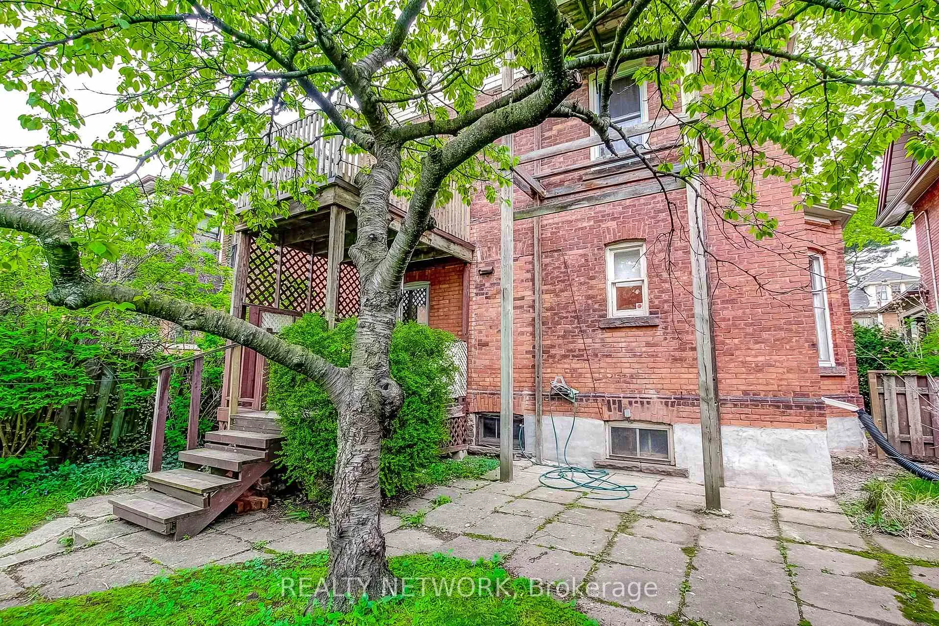 Photo 43 of 18 Fairleigh Crescent, Hamilton, St. Clair — HOMEH