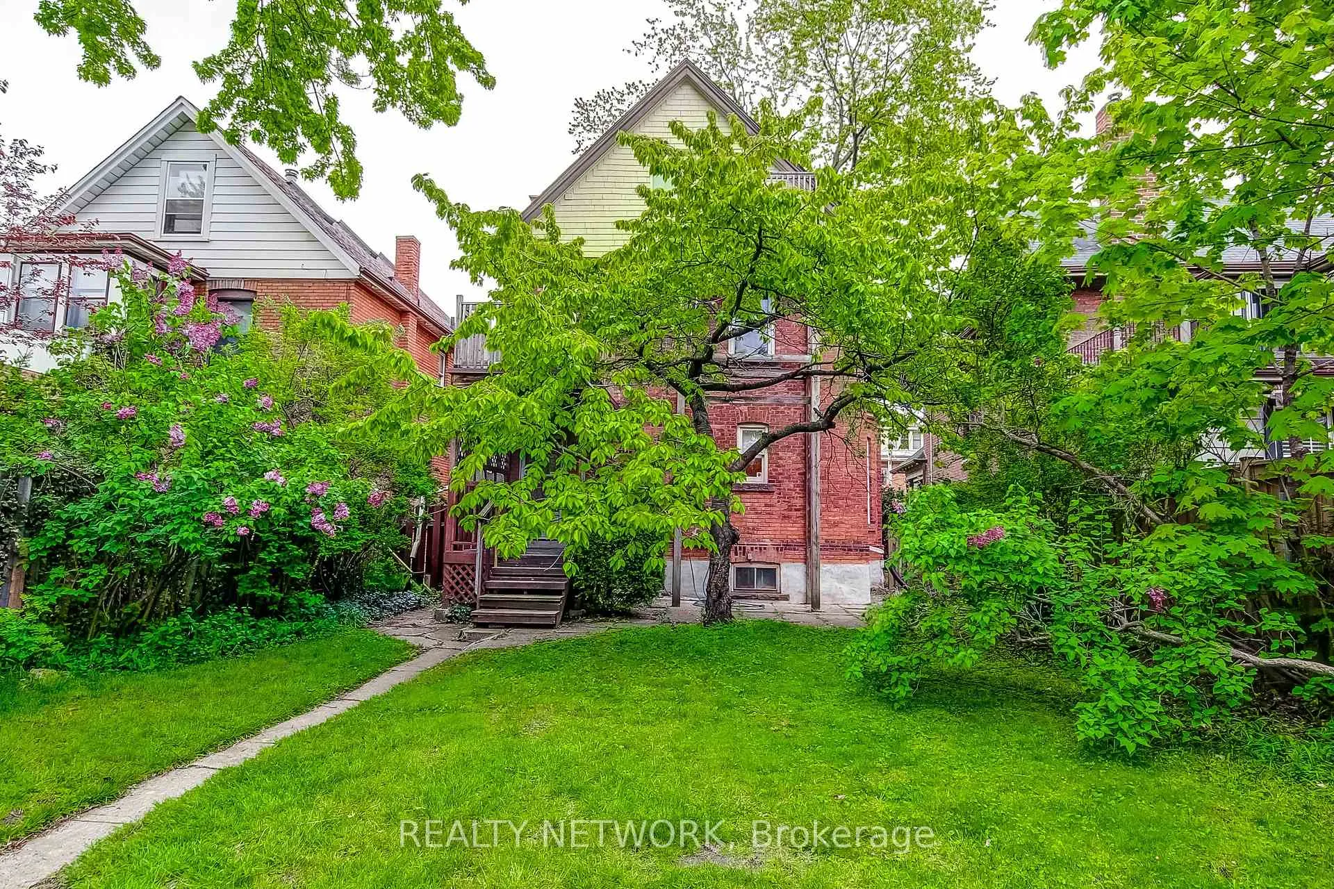 Photo 46 of 18 Fairleigh Crescent, Hamilton, St. Clair — HOMEH