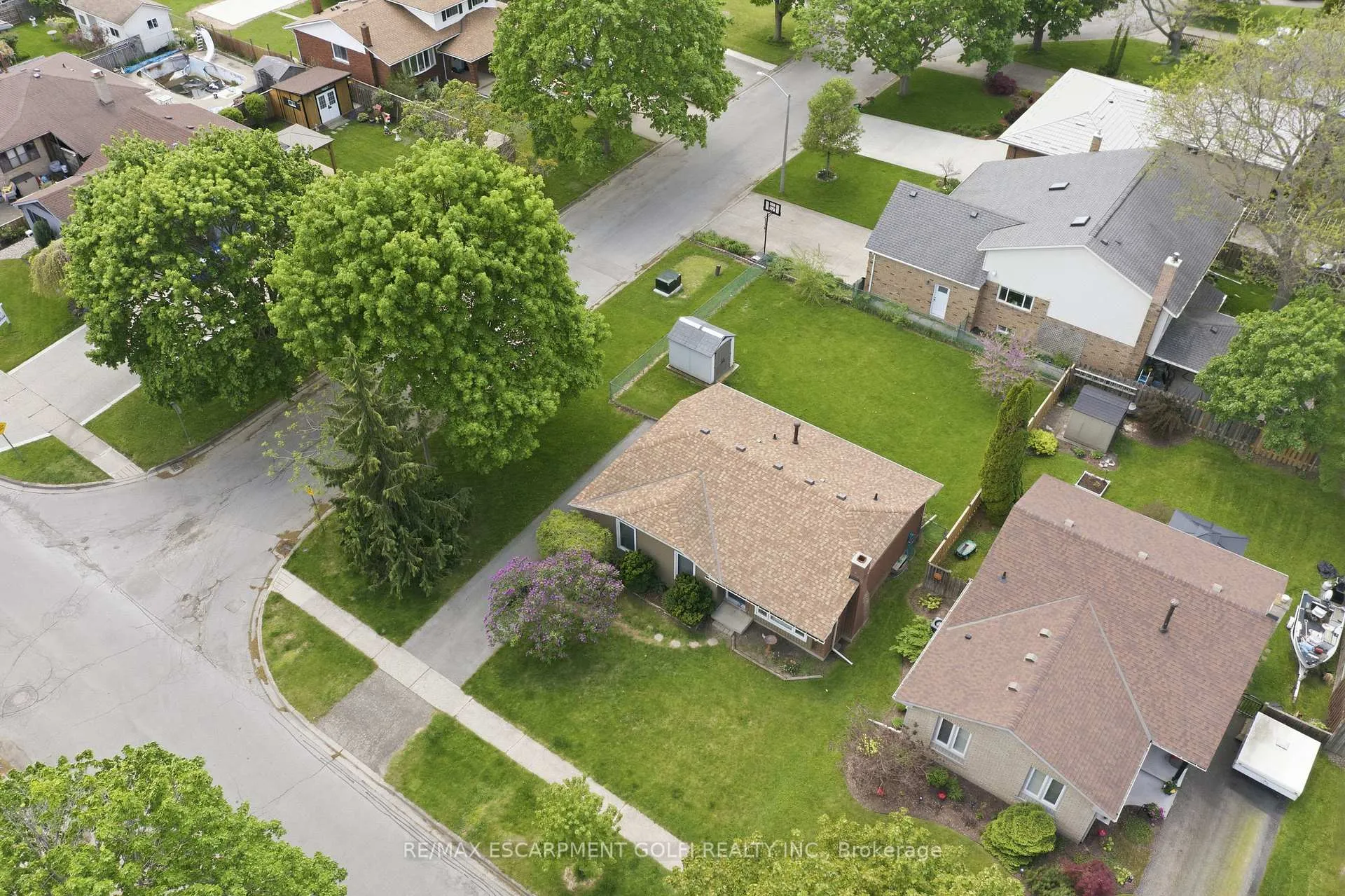 Photo 2 of 31 Willcher Drive, St. Catharines, Lakeshore — HOMEH