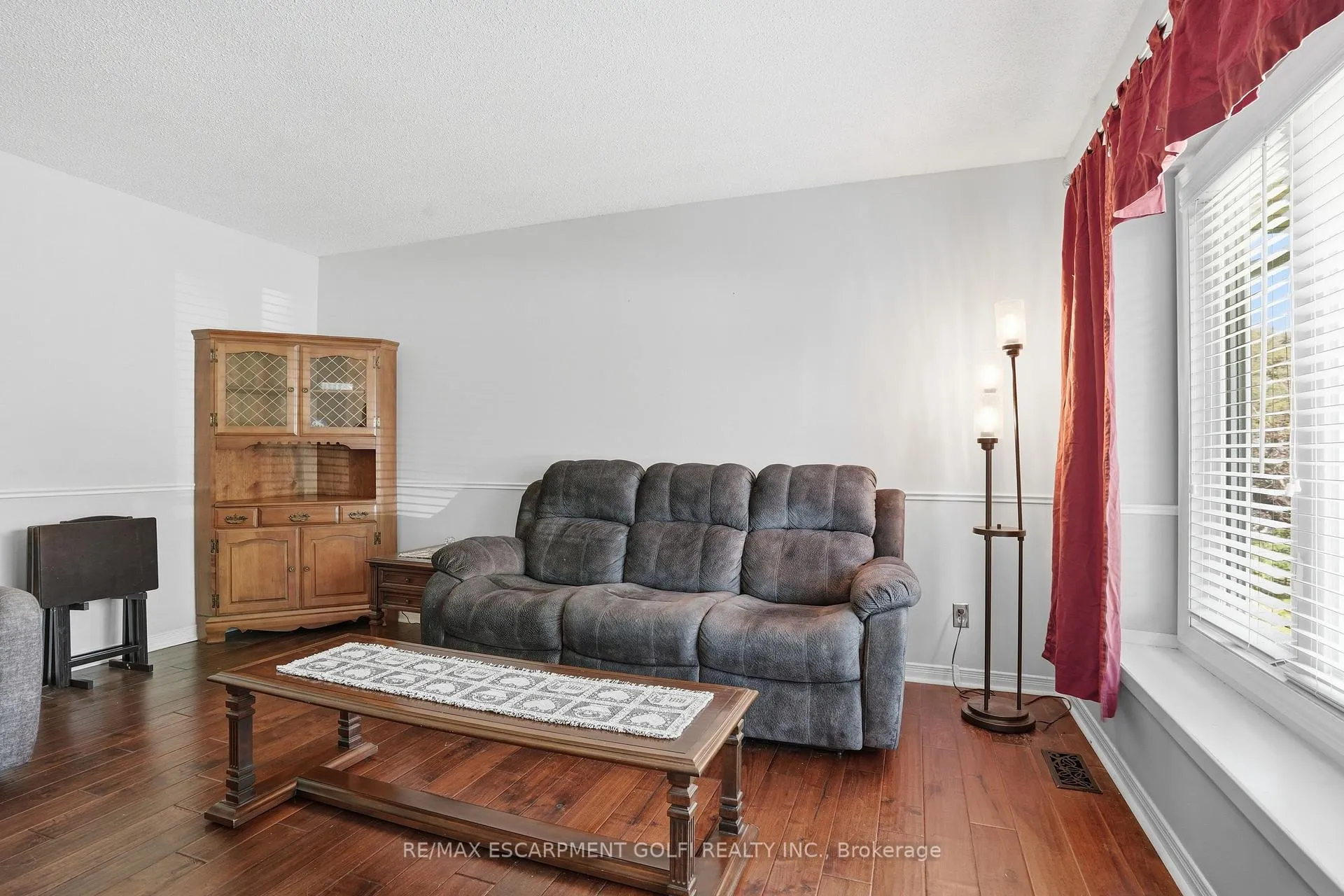 Photo 4 of 31 Willcher Drive, St. Catharines, Lakeshore — HOMEH