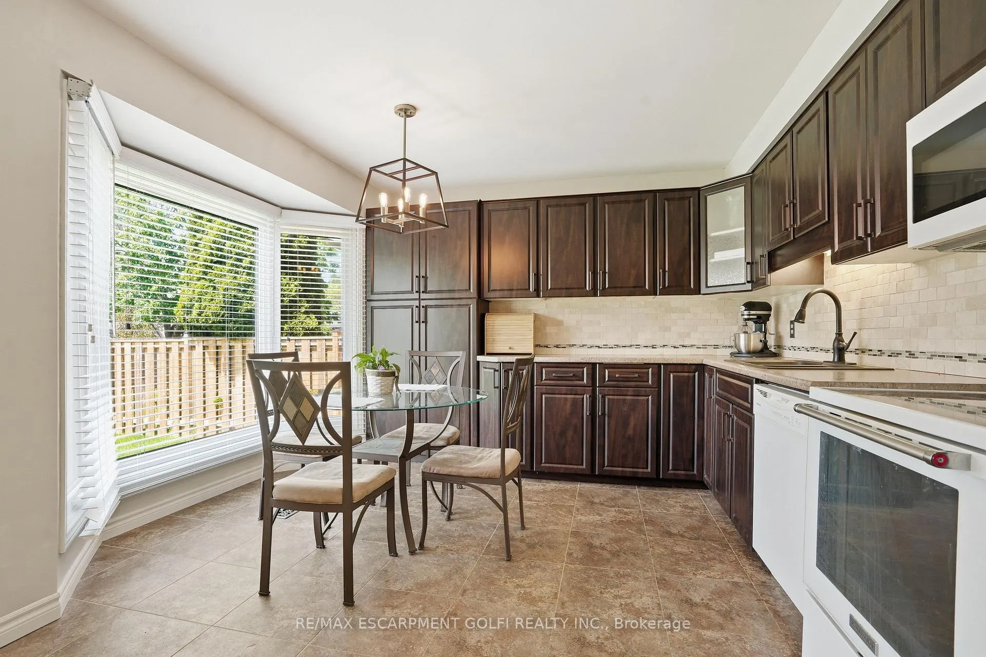 Photo 6 of 31 Willcher Drive, St. Catharines, Lakeshore — HOMEH