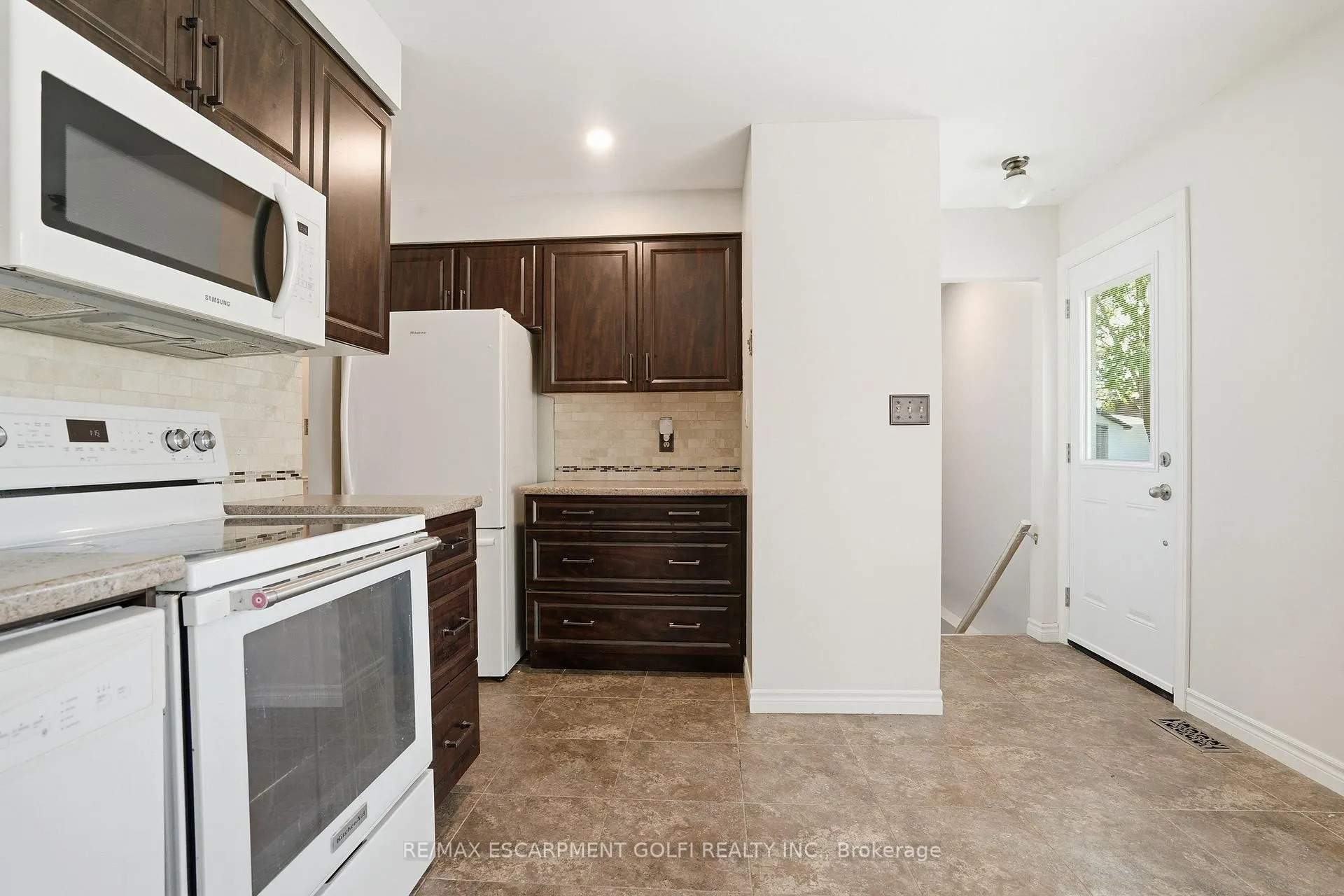 Photo 7 of 31 Willcher Drive, St. Catharines, Lakeshore — HOMEH
