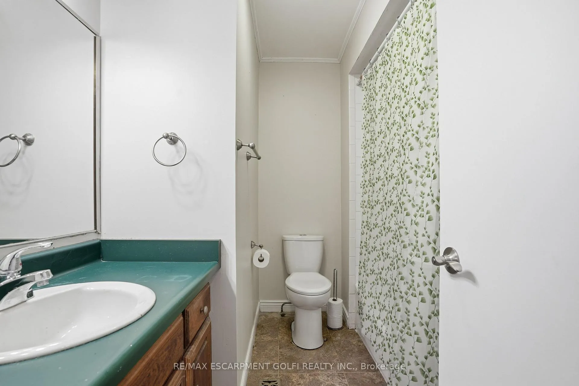 Photo 9 of 31 Willcher Drive, St. Catharines, Lakeshore — HOMEH