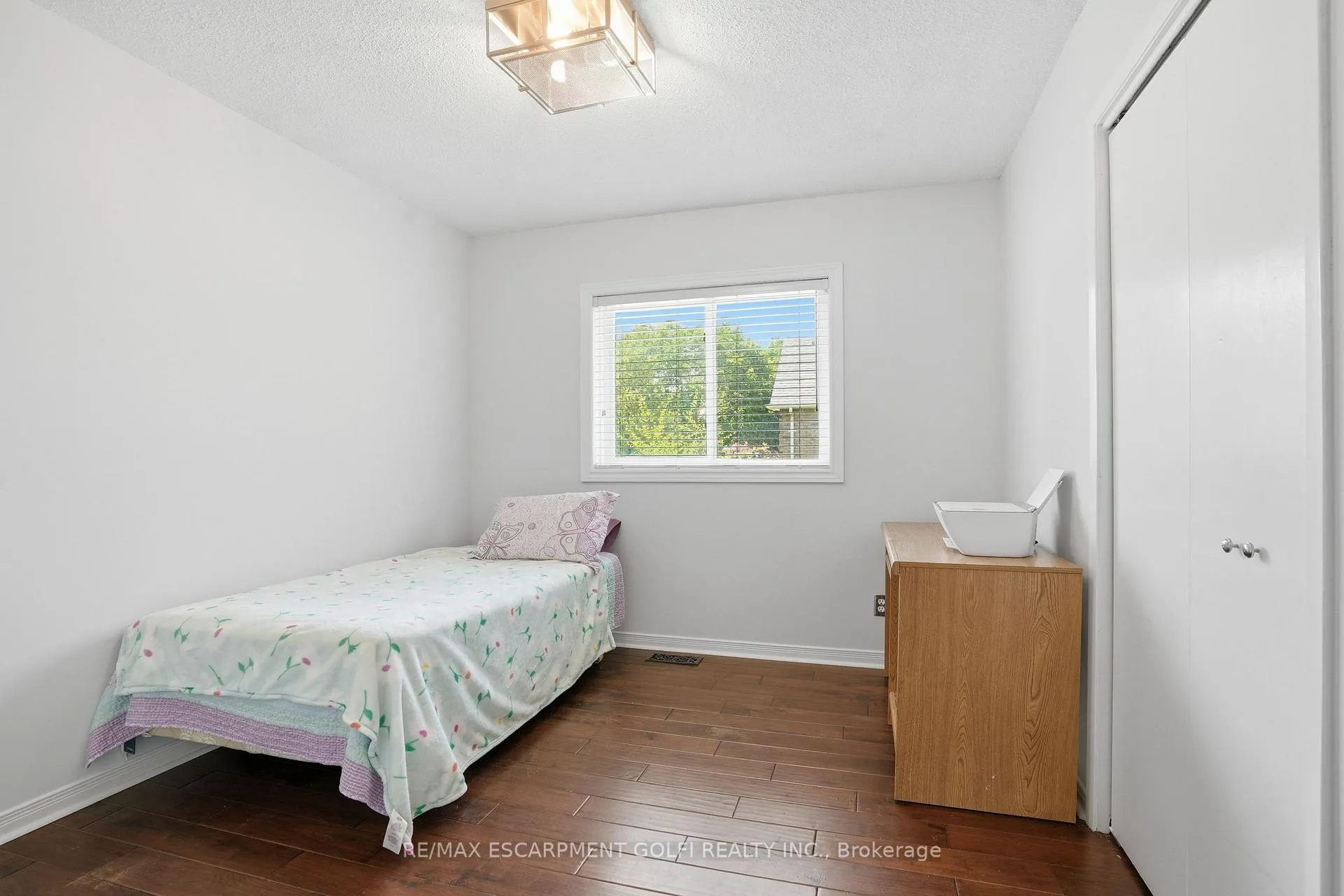 Photo 10 of 31 Willcher Drive, St. Catharines, Lakeshore — HOMEH