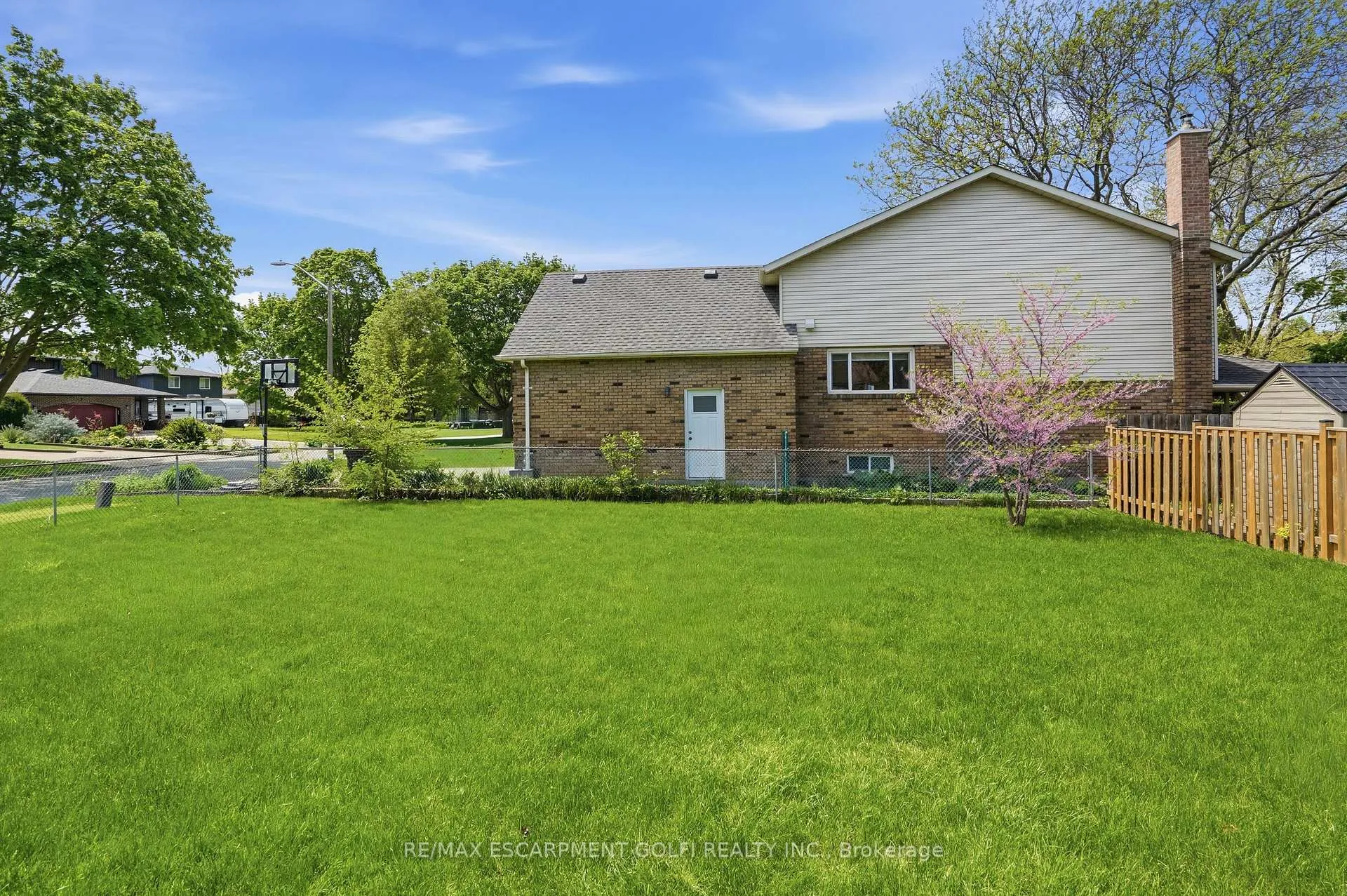 Photo 16 of 31 Willcher Drive, St. Catharines, Lakeshore — HOMEH