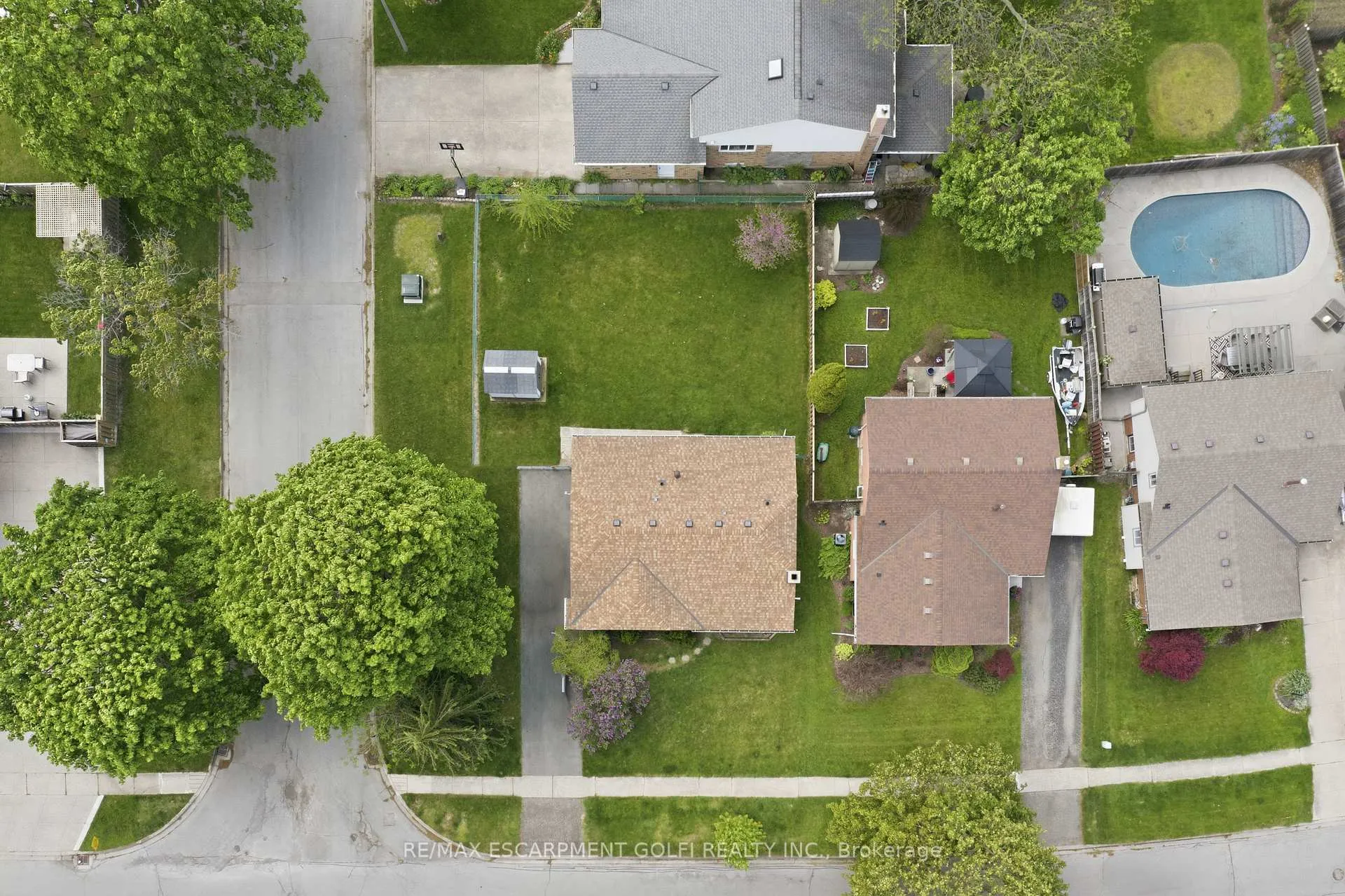 Photo 18 of 31 Willcher Drive, St. Catharines, Lakeshore — HOMEH