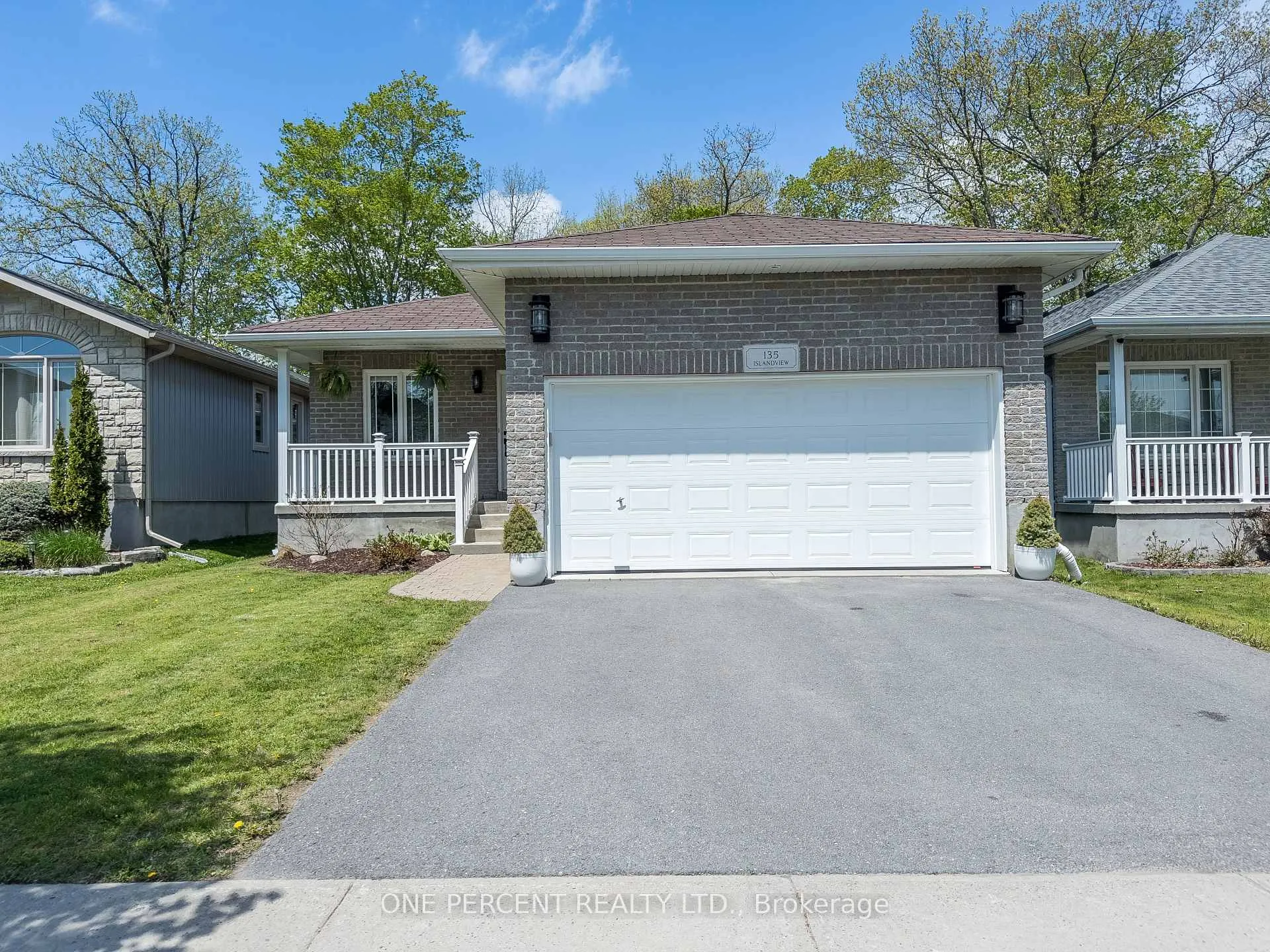 Photo 2 of 135 Islandview Drive, Loyalist, Amherstview — HOMEH