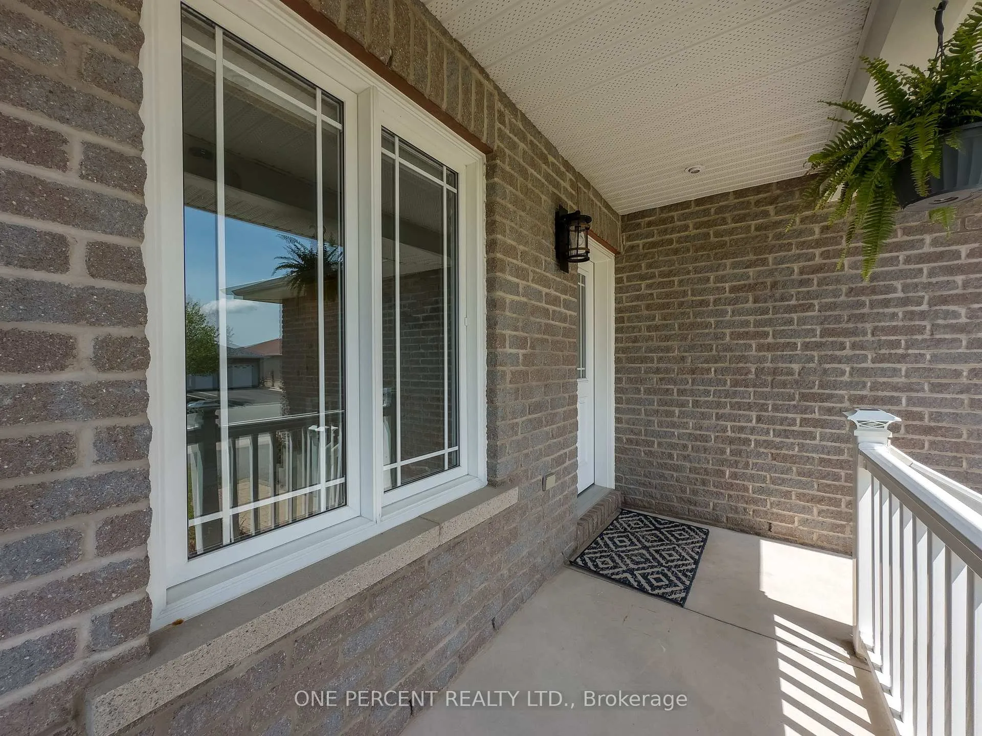 Photo 4 of 135 Islandview Drive, Loyalist, Amherstview — HOMEH