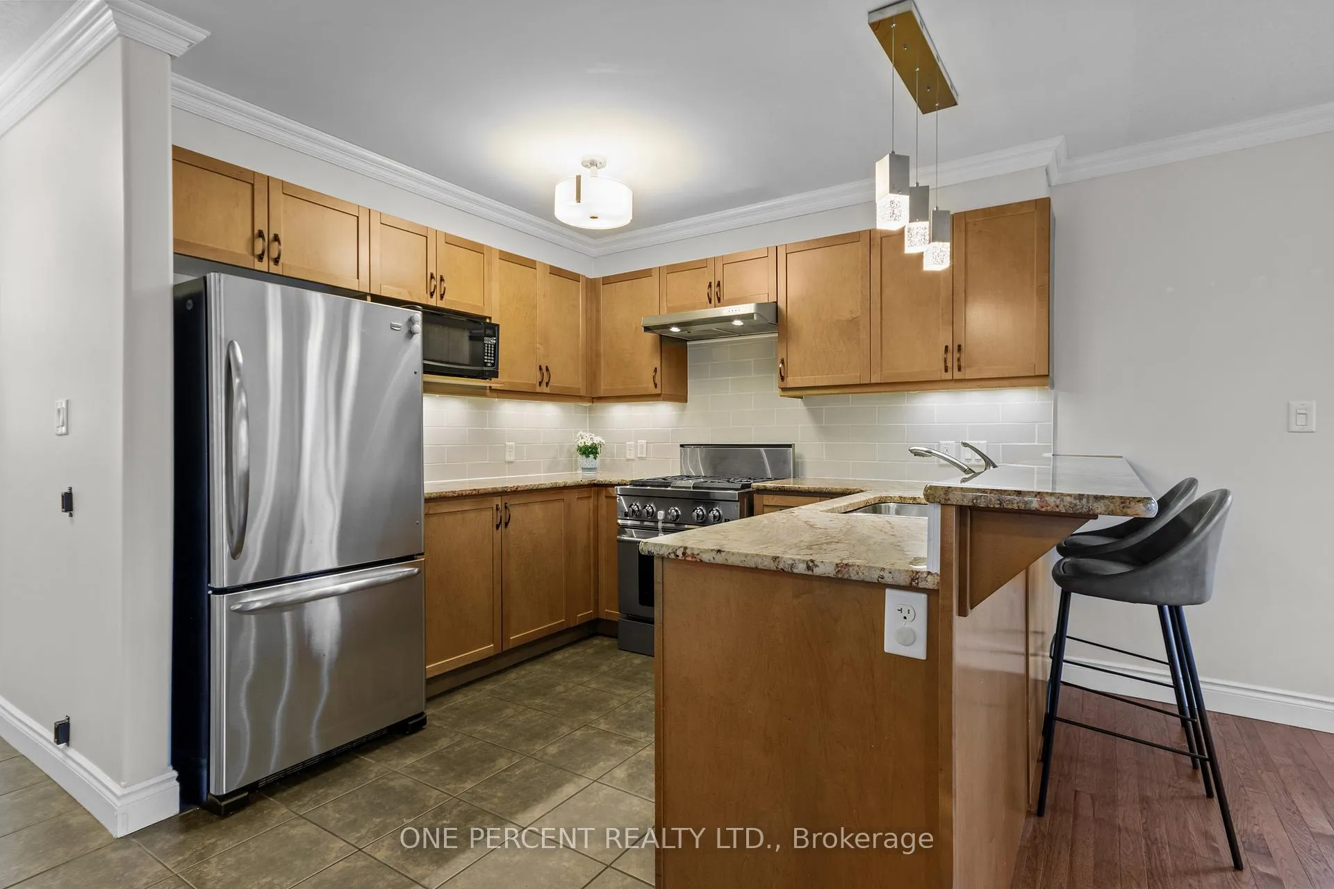 Photo 10 of 135 Islandview Drive, Loyalist, Amherstview — HOMEH