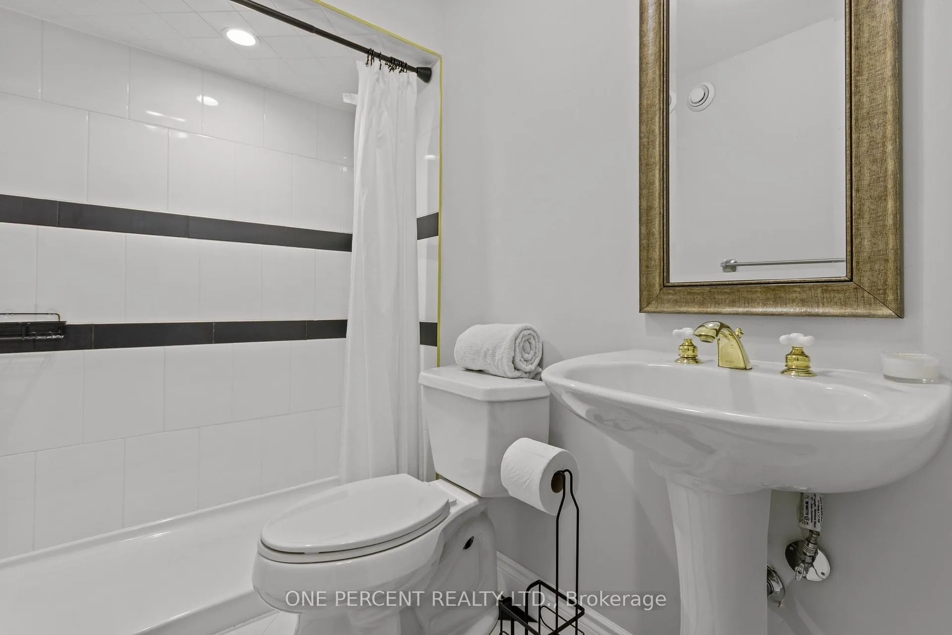 Photo 23 of 135 Islandview Drive, Loyalist, Amherstview — HOMEH