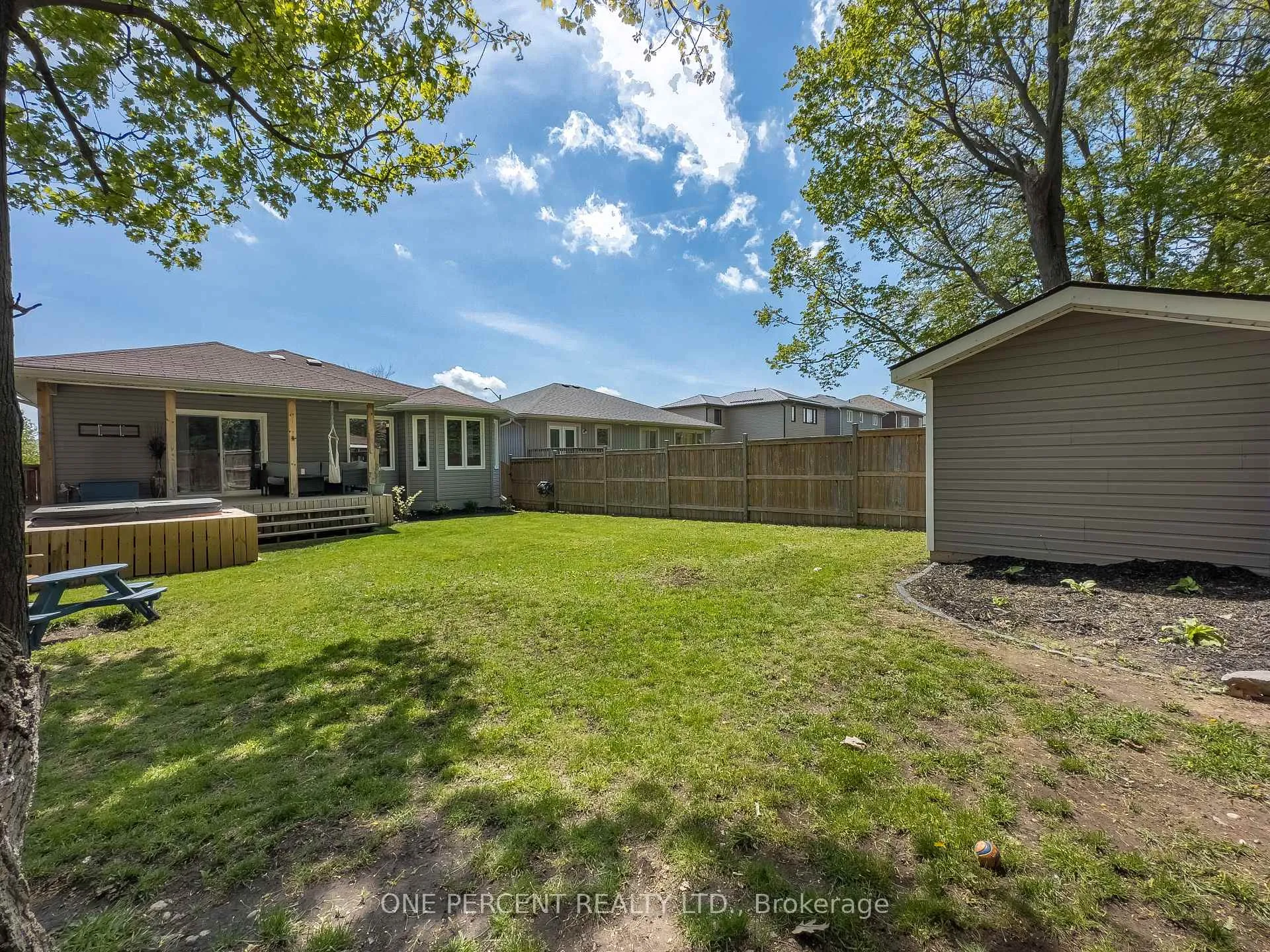 Photo 37 of 135 Islandview Drive, Loyalist, Amherstview — HOMEH
