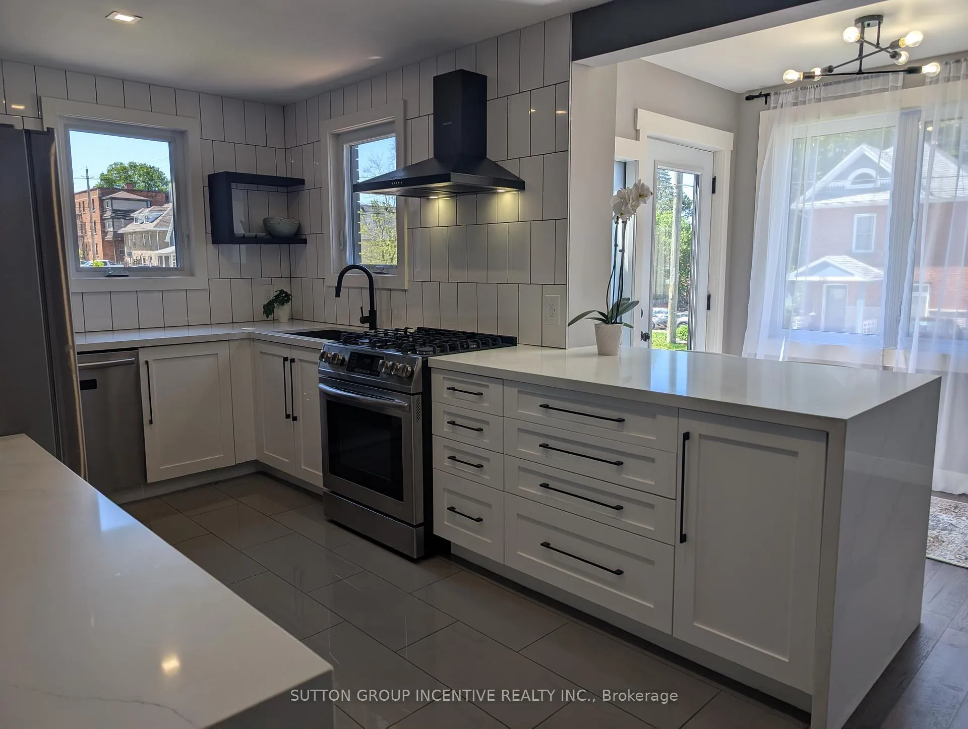 Photo 3 of 295 Queen Street, Midland — HOMEH
