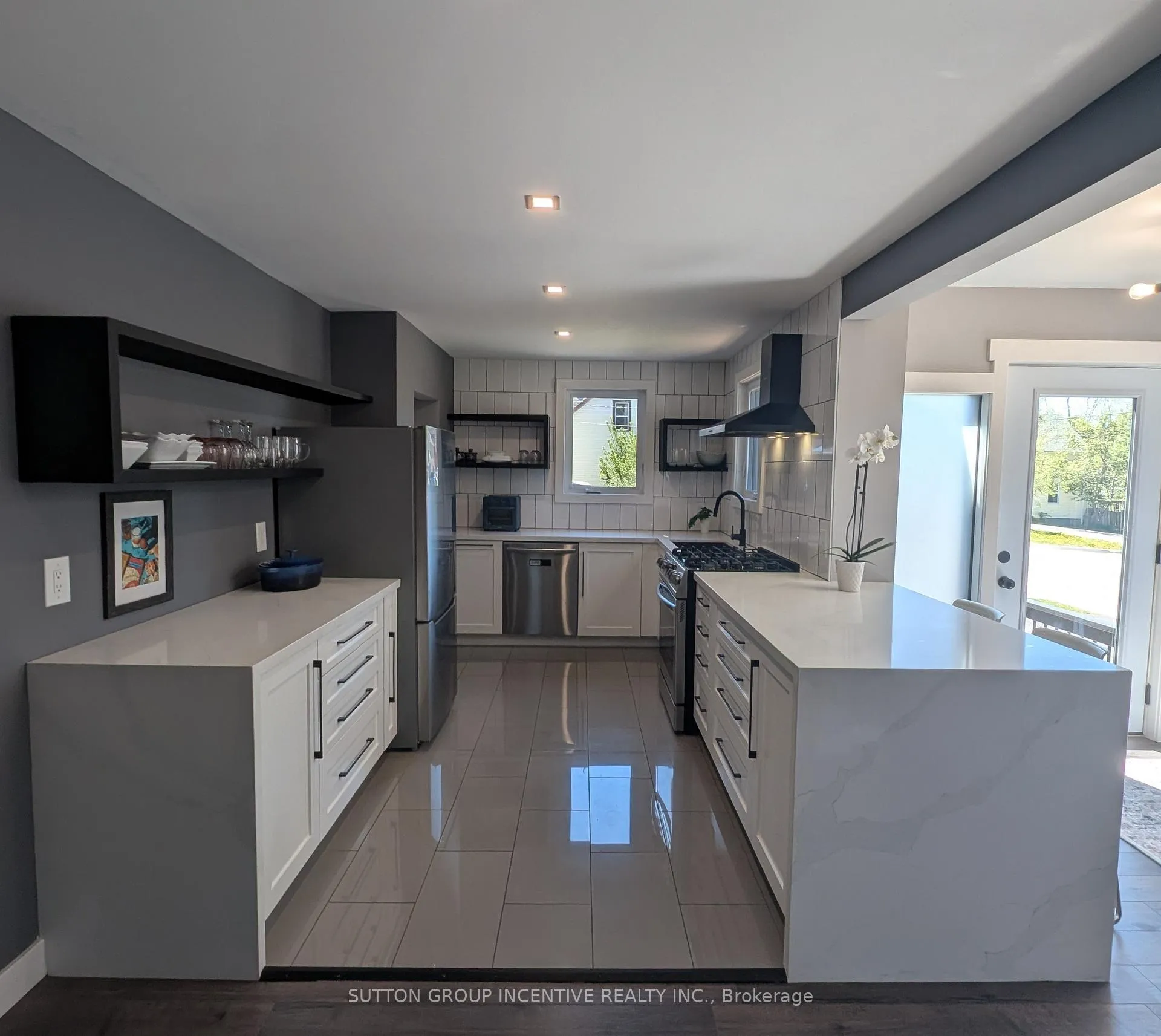 Photo 5 of 295 Queen Street, Midland — HOMEH