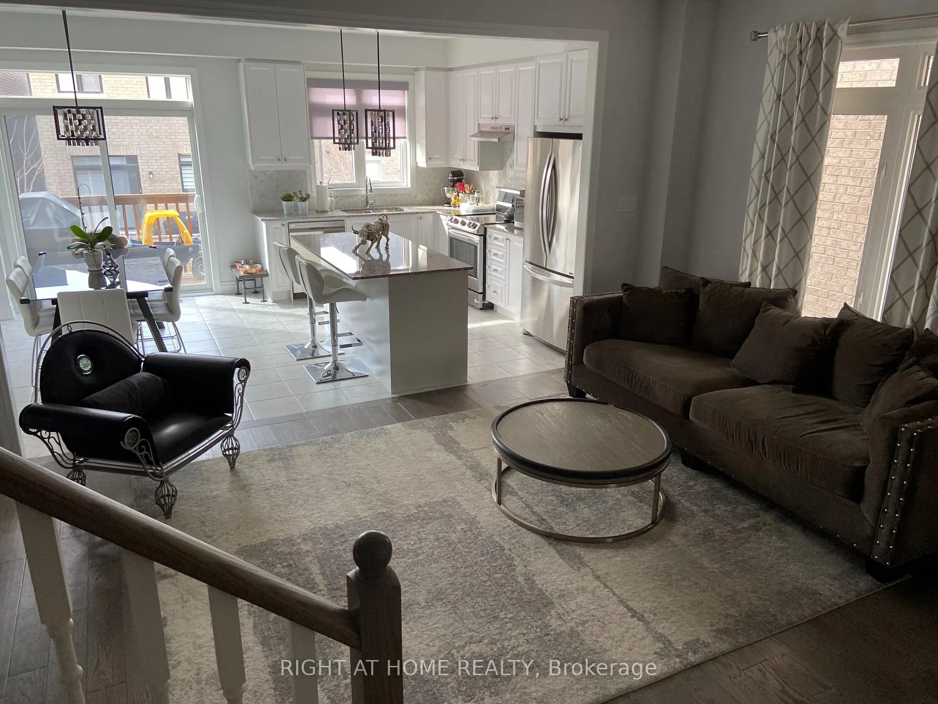 Photo 5 of 214 Cranbrook Crescent, Vaughan, Kleinburg — HOMEH