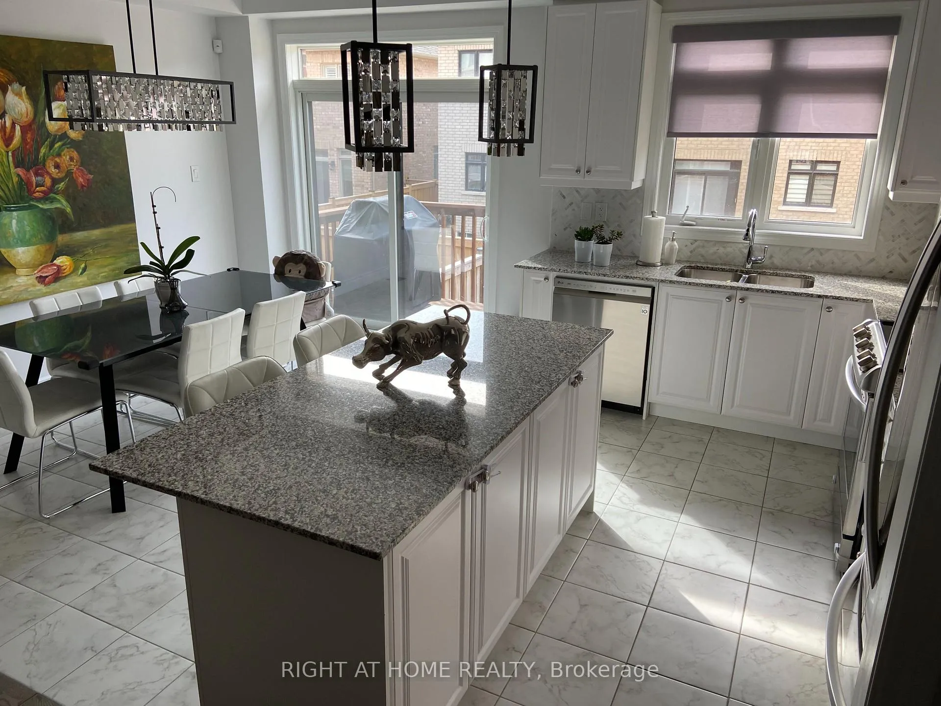 Photo 7 of 214 Cranbrook Crescent, Vaughan, Kleinburg — HOMEH