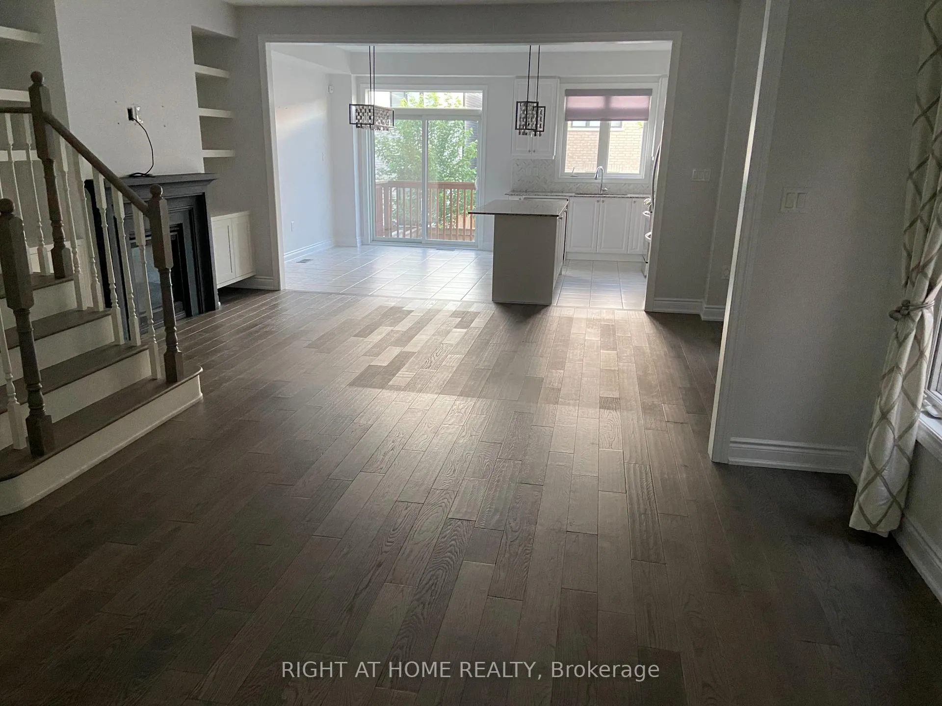 Photo 8 of 214 Cranbrook Crescent, Vaughan, Kleinburg — HOMEH