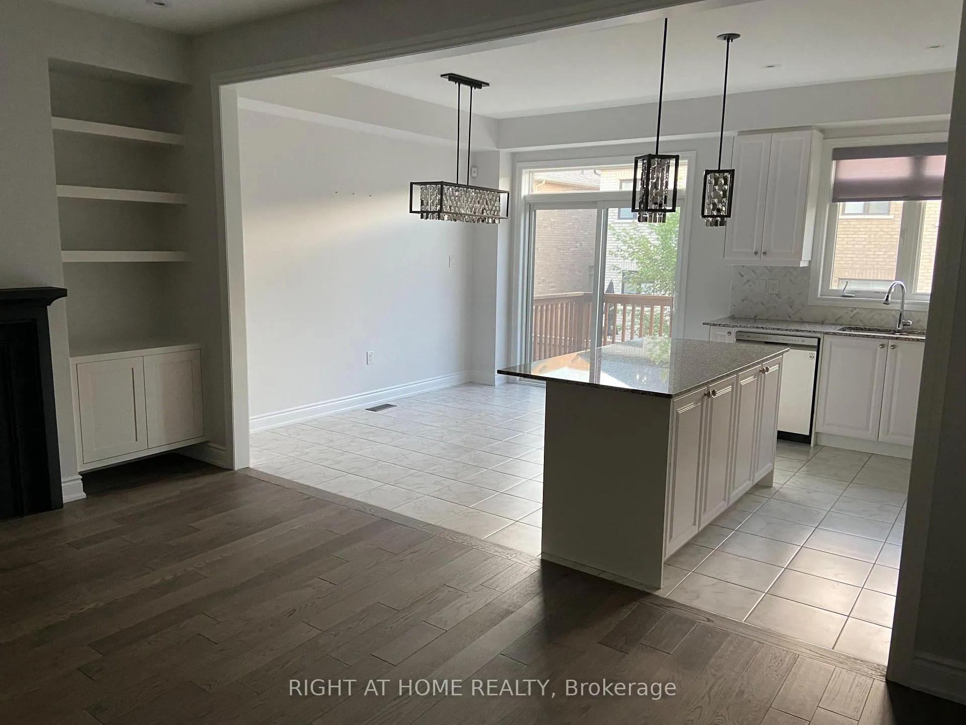 Photo 10 of 214 Cranbrook Crescent, Vaughan, Kleinburg — HOMEH