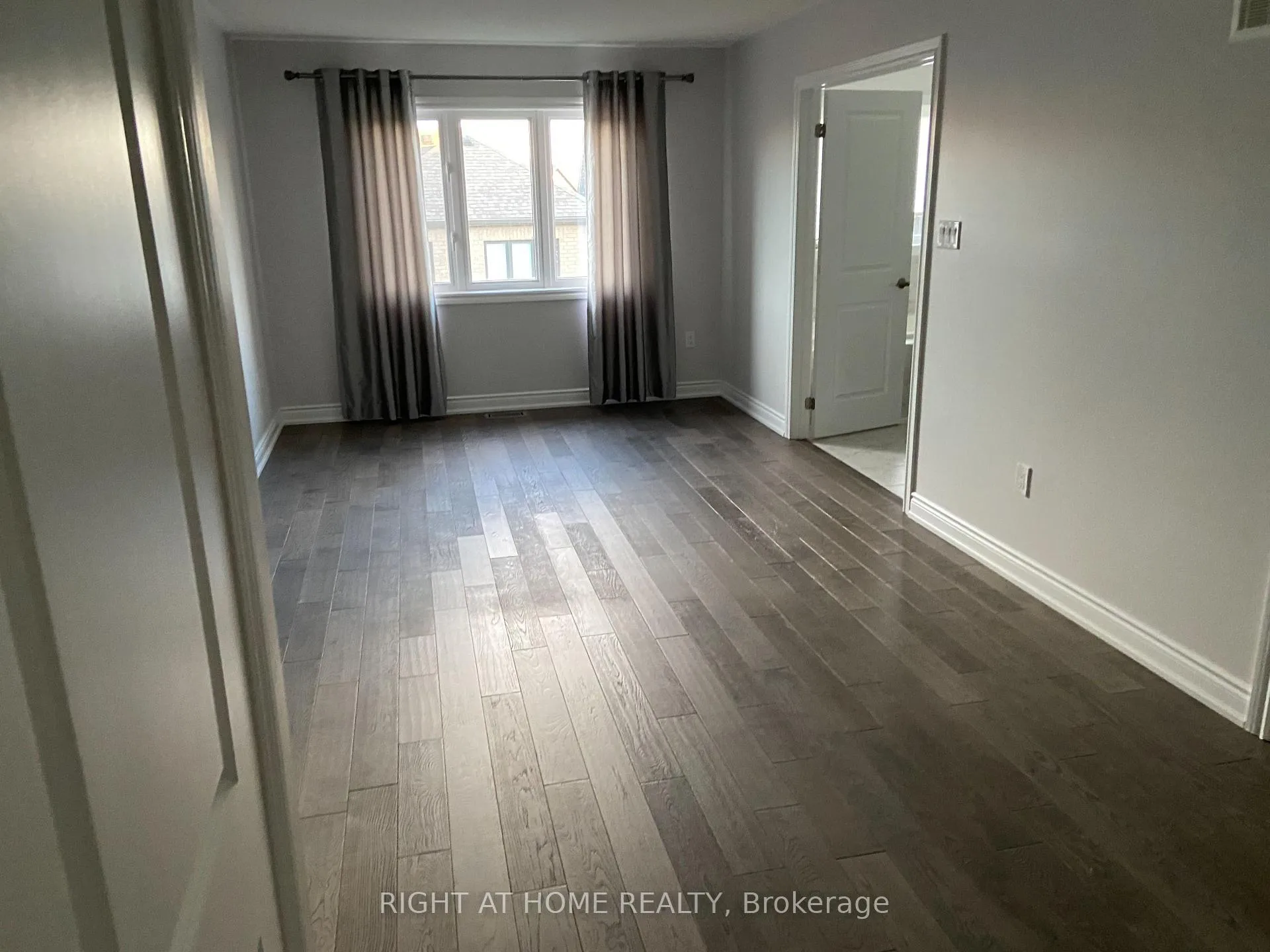 Photo 14 of 214 Cranbrook Crescent, Vaughan, Kleinburg — HOMEH