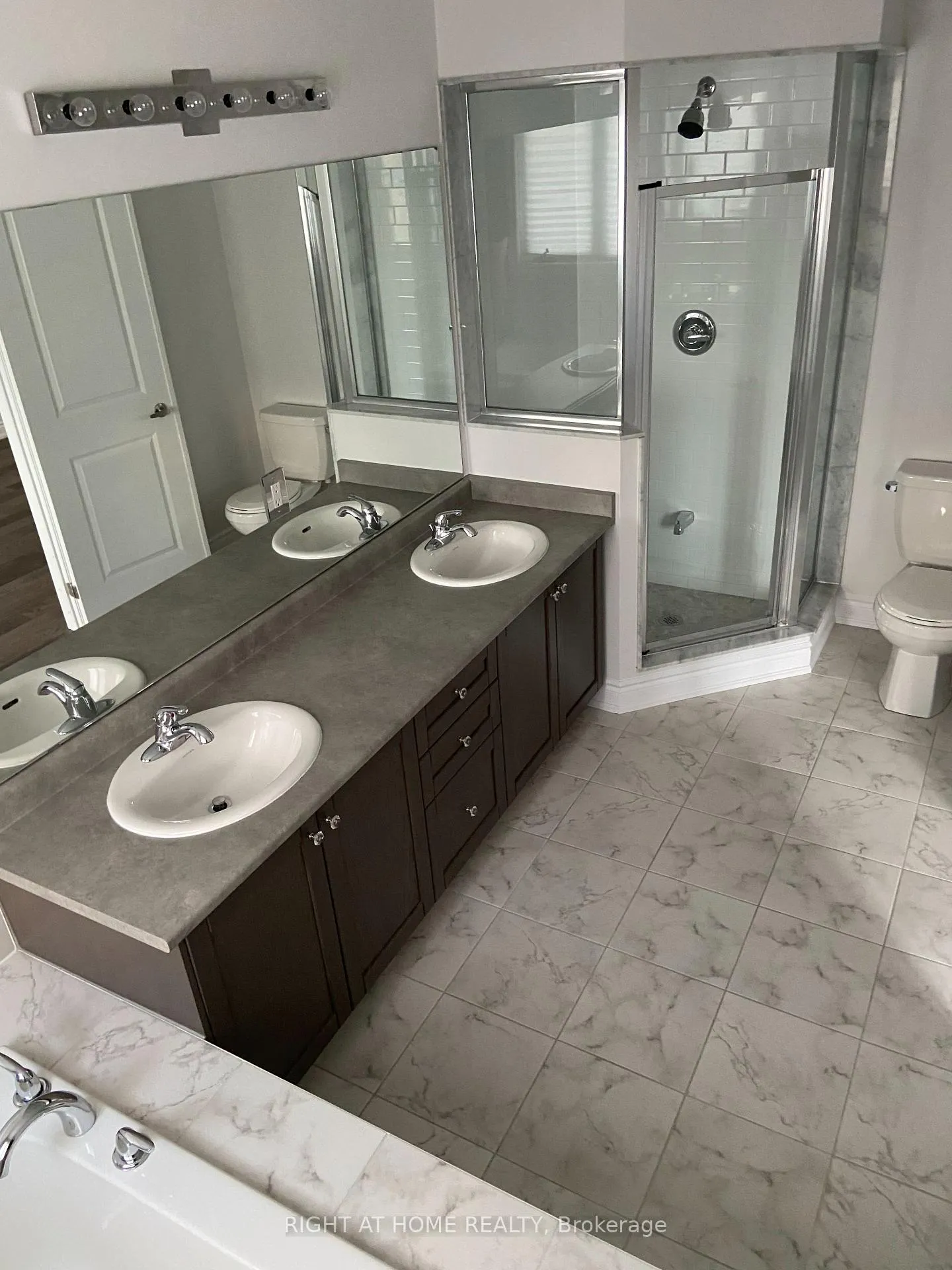 Photo 18 of 214 Cranbrook Crescent, Vaughan, Kleinburg — HOMEH