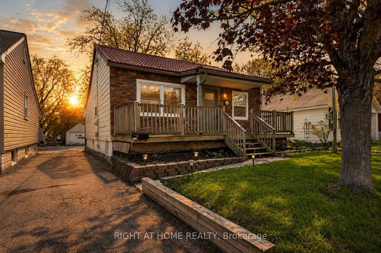 Photo 1 of 313 Mary Street, Orillia — HOMEH