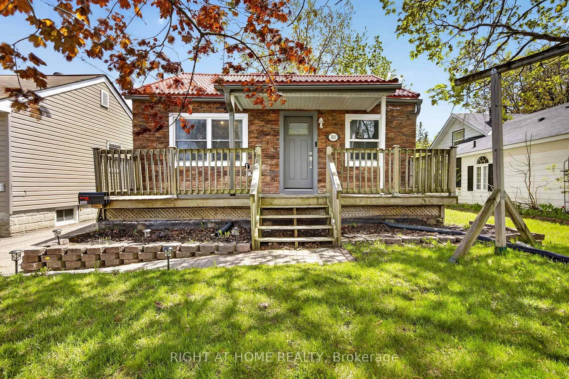 Photo 2 of 313 Mary Street, Orillia — HOMEH