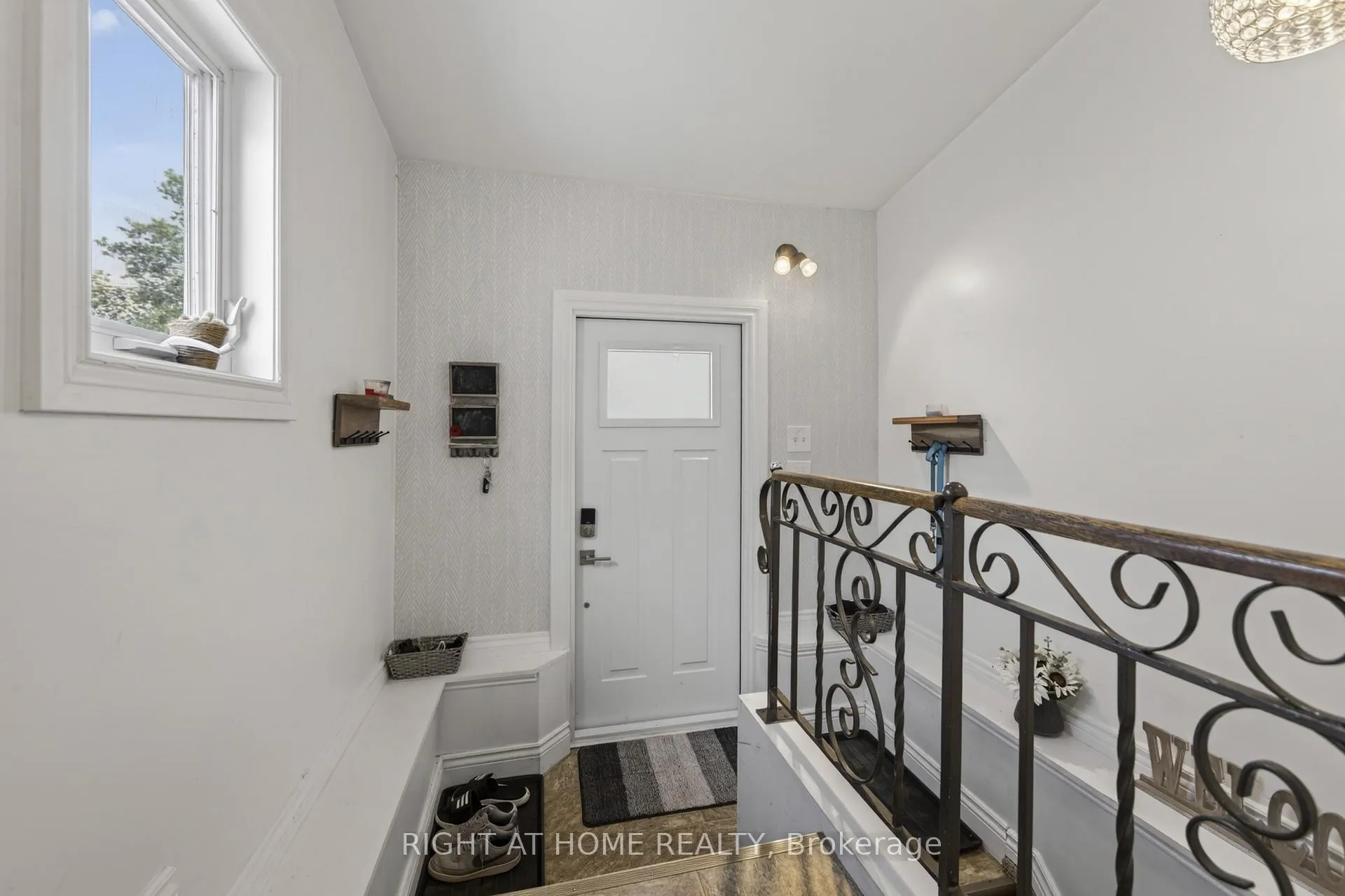 Photo 11 of 313 Mary Street, Orillia — HOMEH
