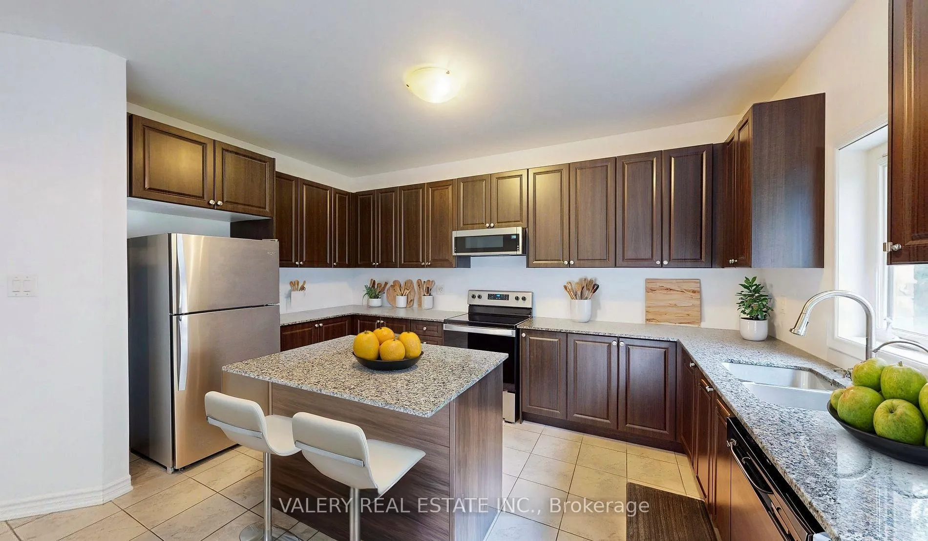 Photo 4 of 223 Ridley Crescent, Southgate — HOMEH