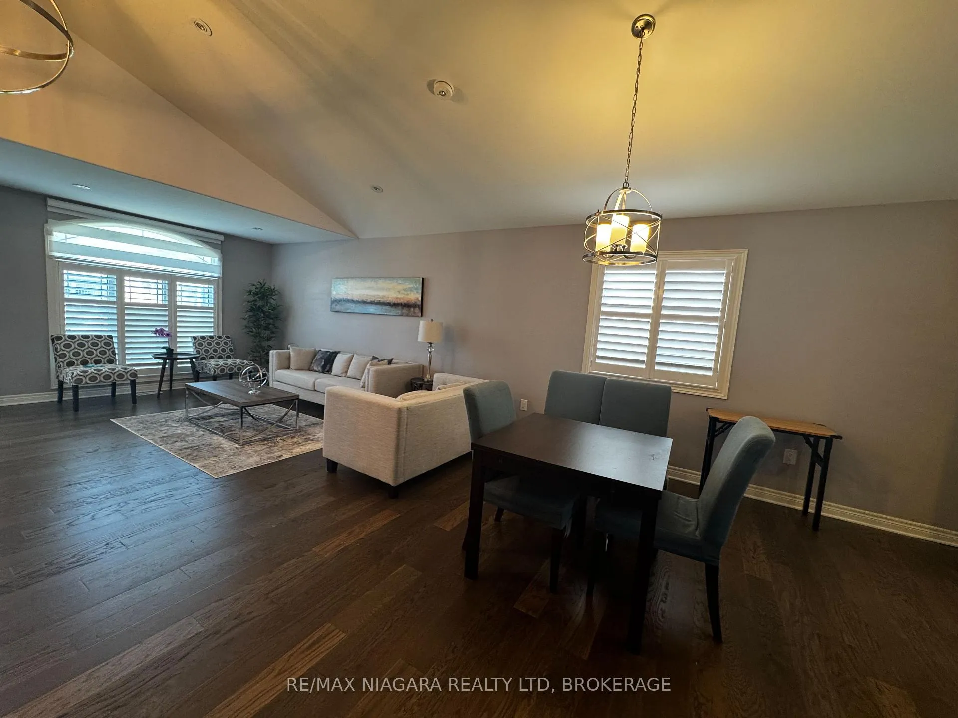 Photo 3 of 6352 Sam Lorfida Drive, Niagara Falls, Oldfield — HOMEH