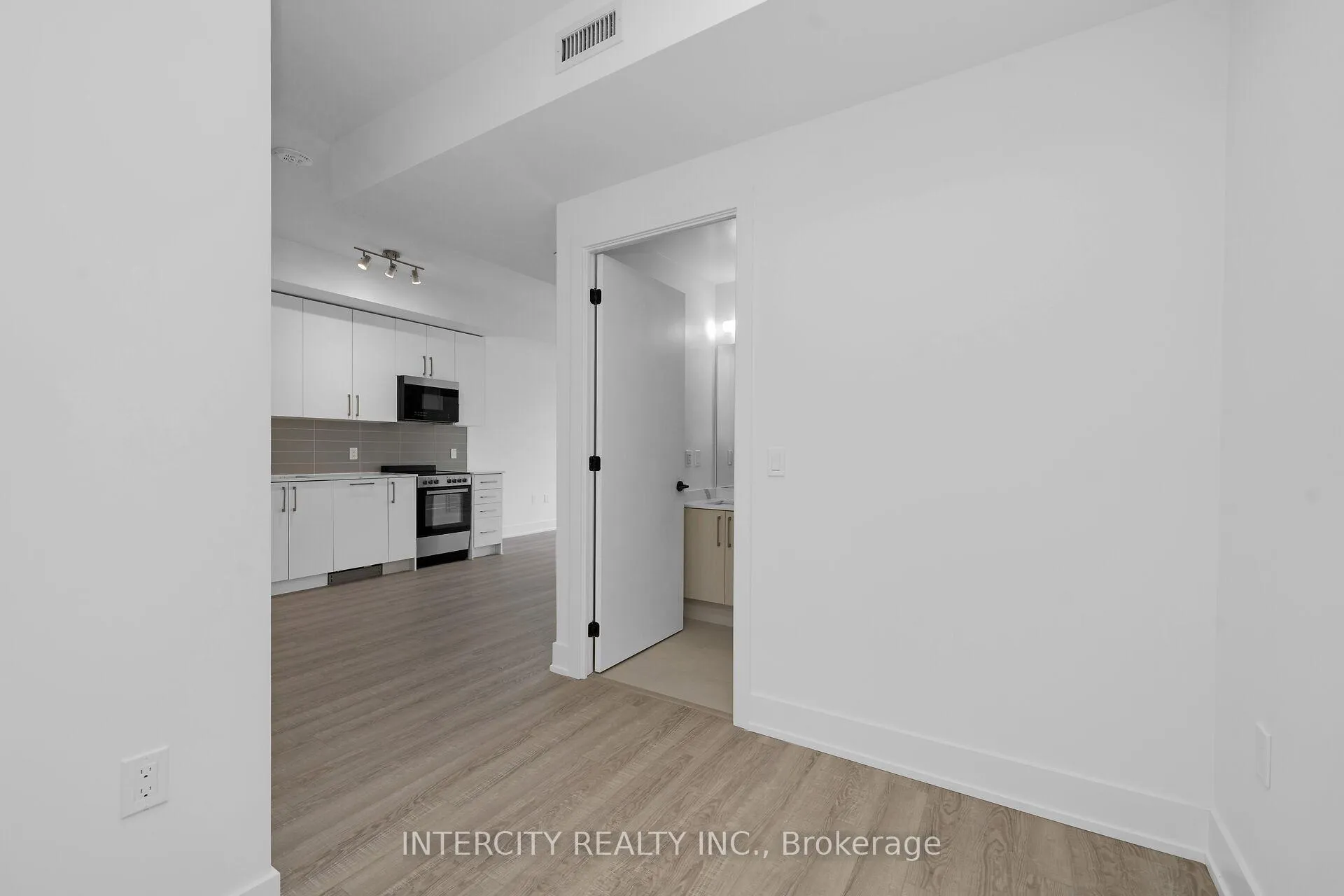 Photo 12 of Unit 227, 2075 King Road, King, King City — HOMEH