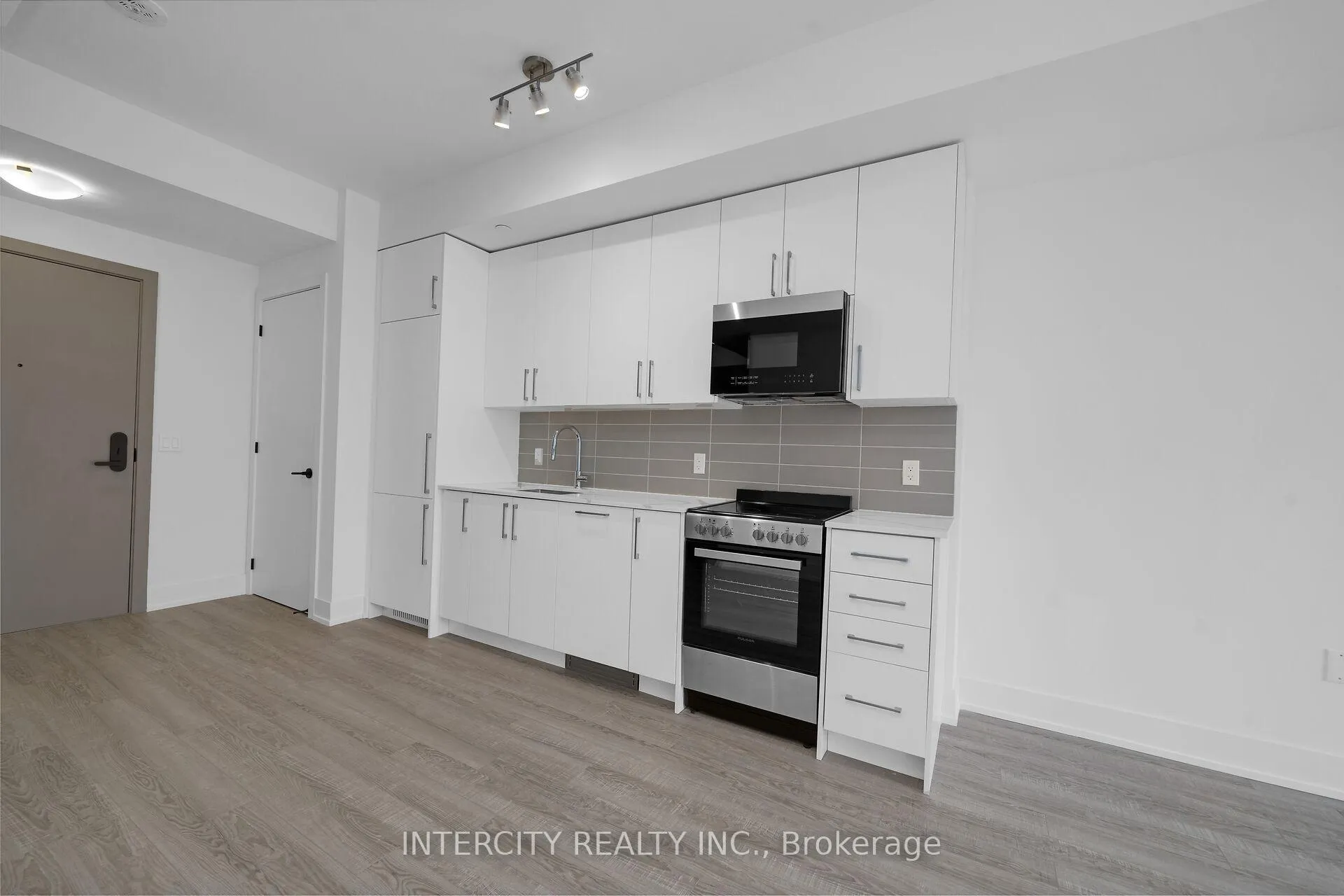 Photo 16 of Unit 227, 2075 King Road, King, King City — HOMEH