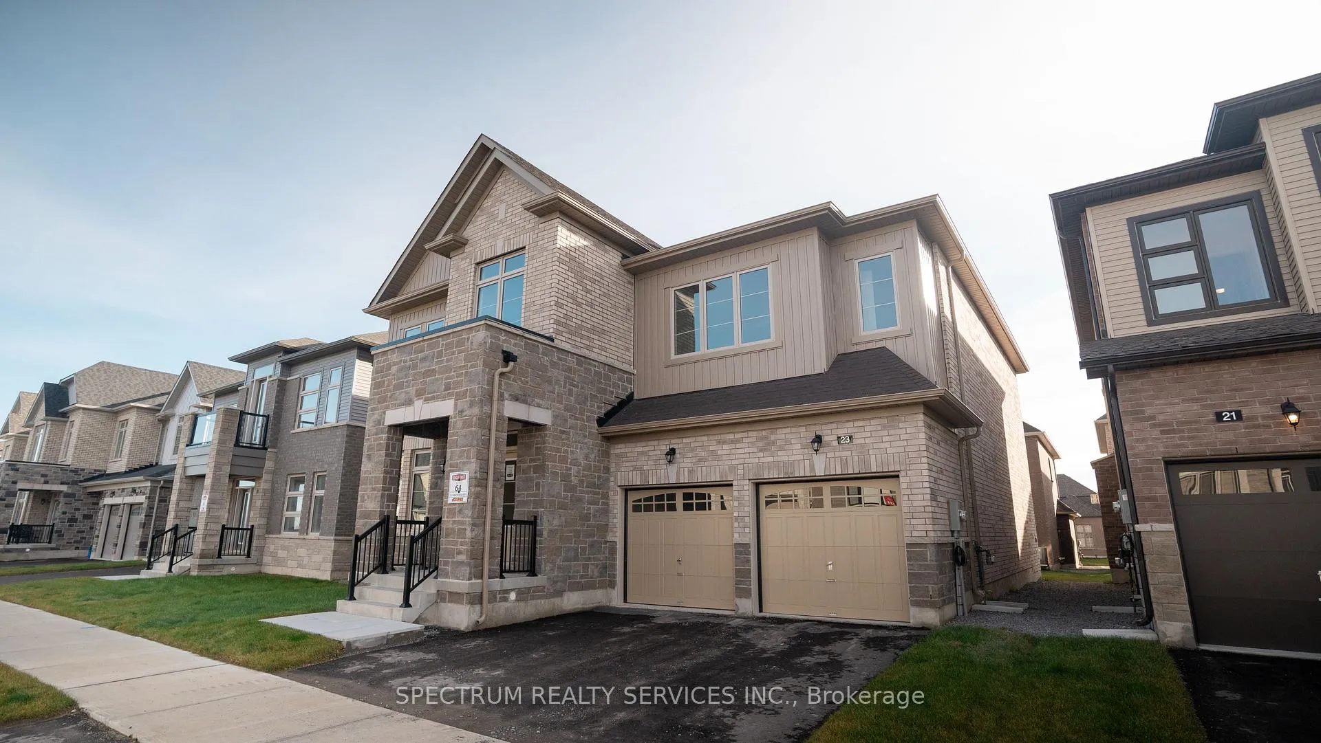 Photo 1 of 23 Lorrain Hand Crescent, Georgina, Keswick South — HOMEH