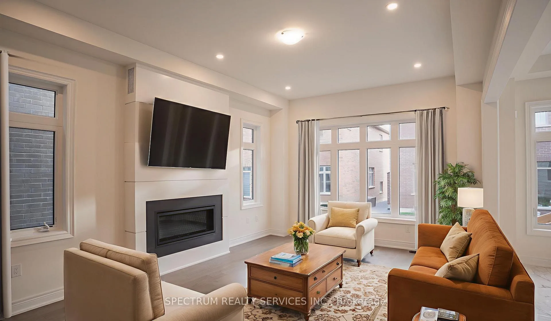 Photo 9 of 23 Lorrain Hand Crescent, Georgina, Keswick South — HOMEH