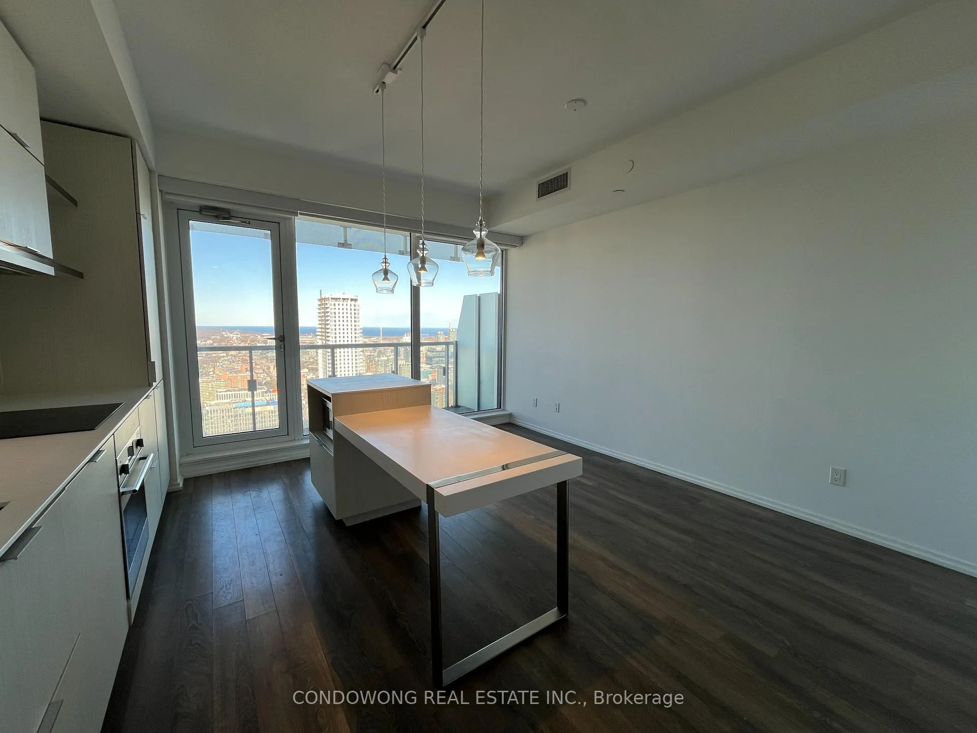 Front of Unit 4304, 197 Yonge Street