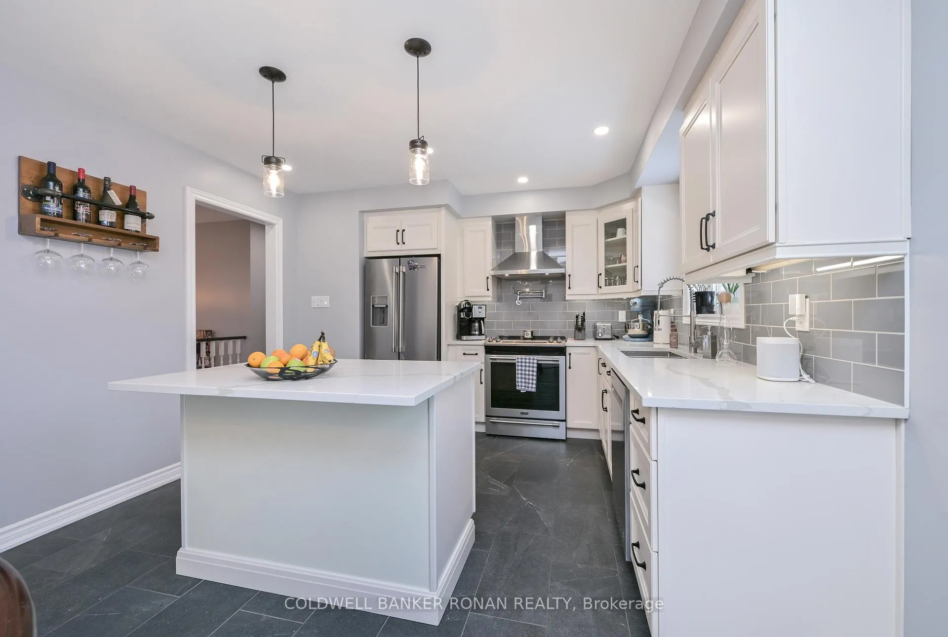 Photo 5 of 2303 Jack Crescent, Innisfil, Alcona — HOMEH