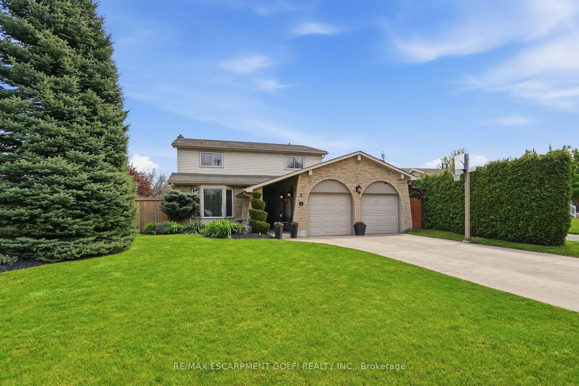 Photo 1 of 1 Oakmeadow Place, St. Catharines, Lakeshore — HOMEH