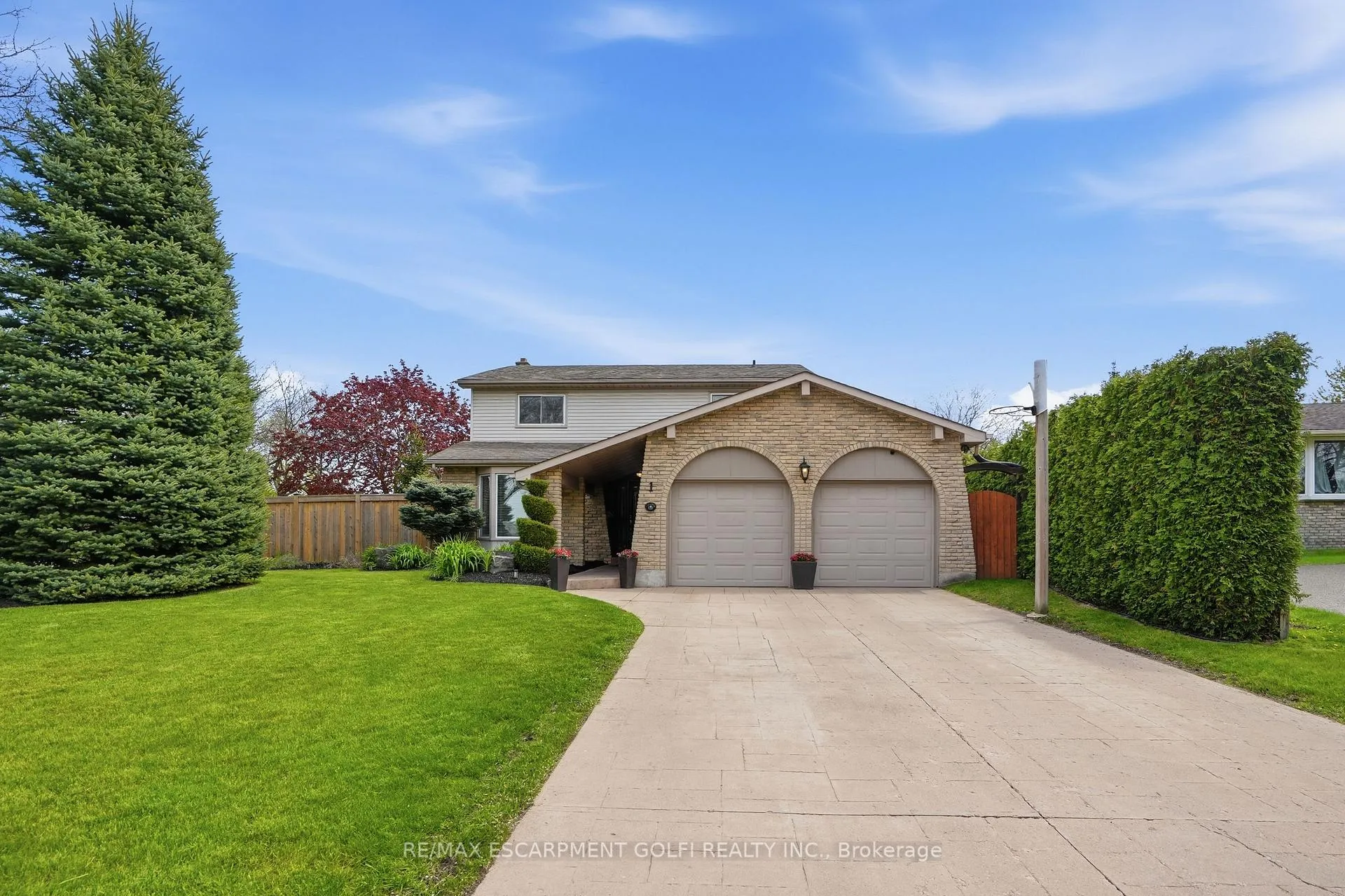 Photo 2 of 1 Oakmeadow Place, St. Catharines, Lakeshore — HOMEH