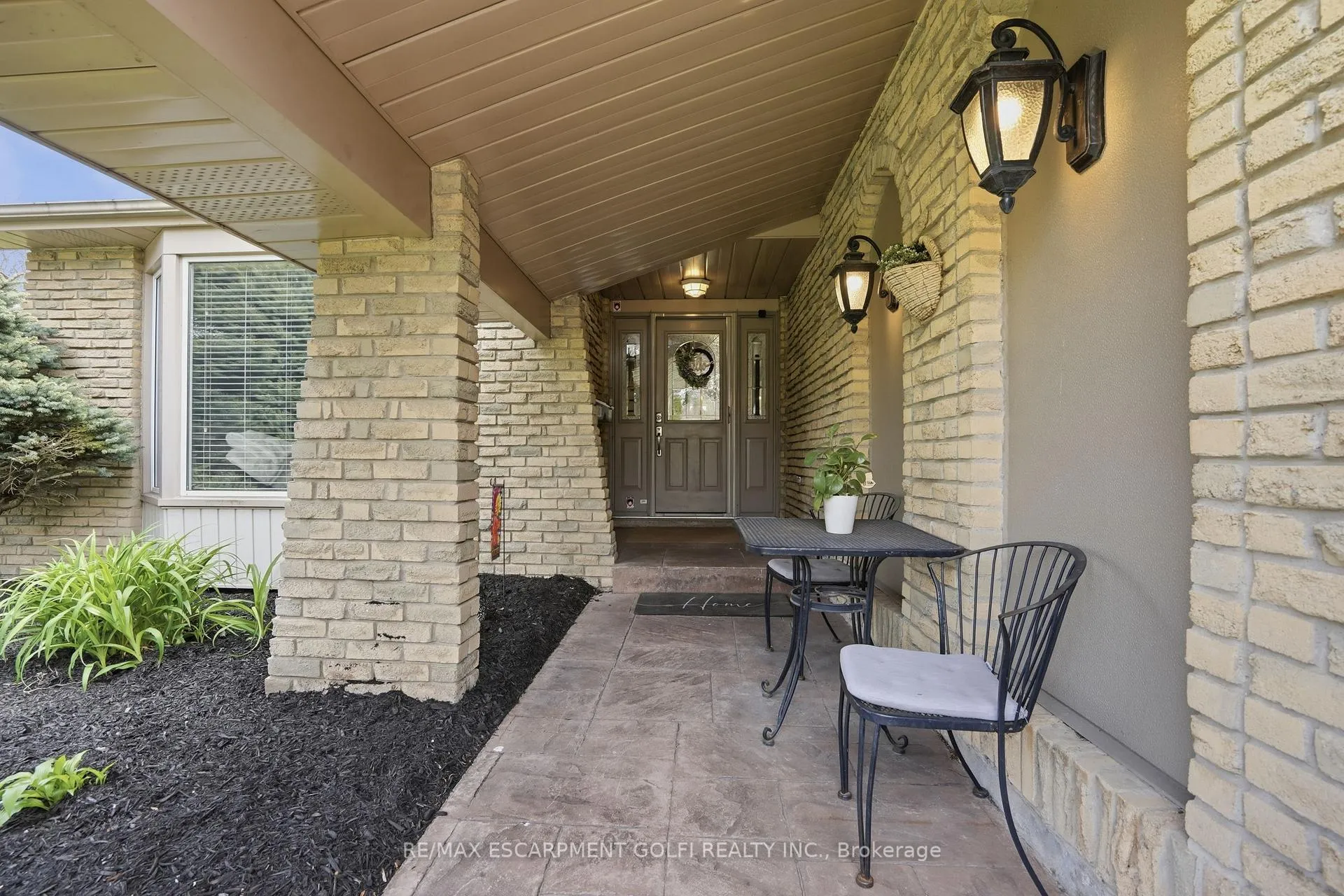 Photo 5 of 1 Oakmeadow Place, St. Catharines, Lakeshore — HOMEH