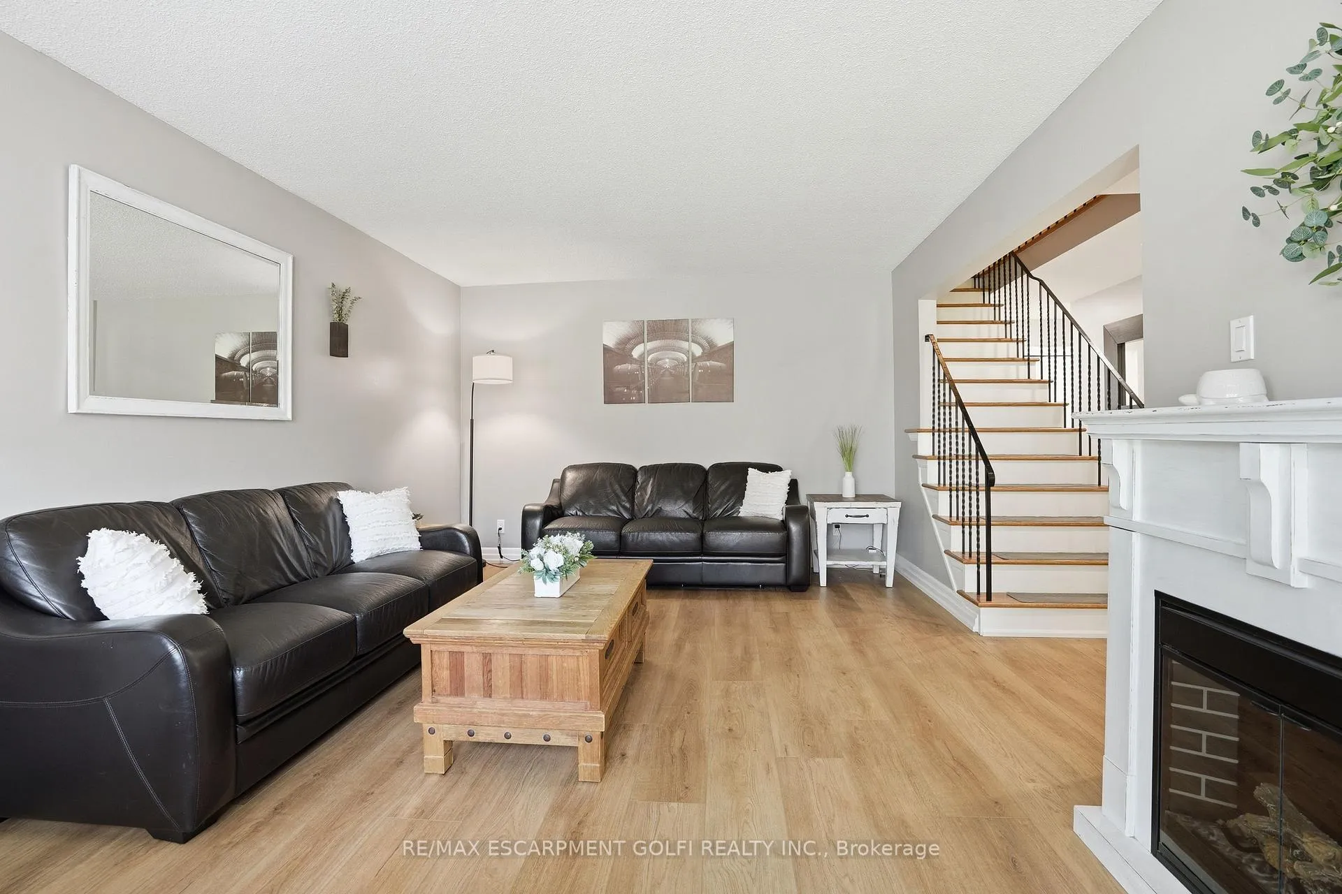 Photo 7 of 1 Oakmeadow Place, St. Catharines, Lakeshore — HOMEH