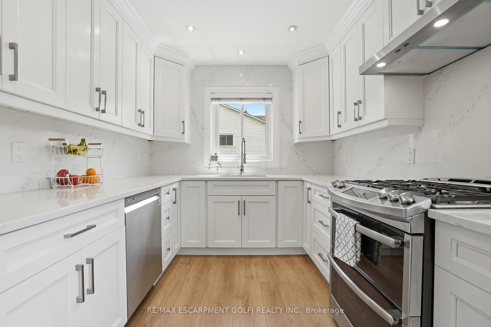 Photo 11 of 1 Oakmeadow Place, St. Catharines, Lakeshore — HOMEH