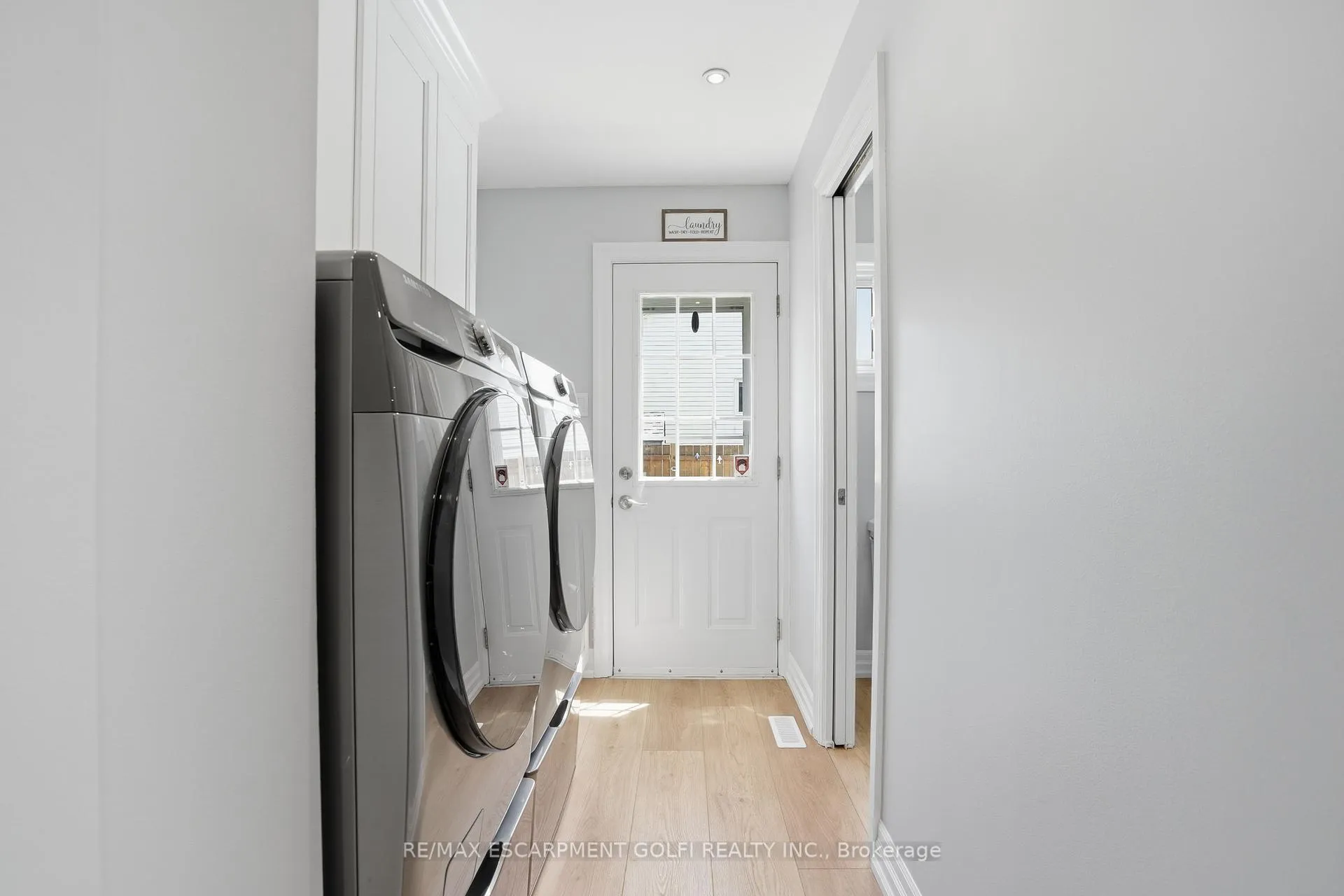 Photo 14 of 1 Oakmeadow Place, St. Catharines, Lakeshore — HOMEH