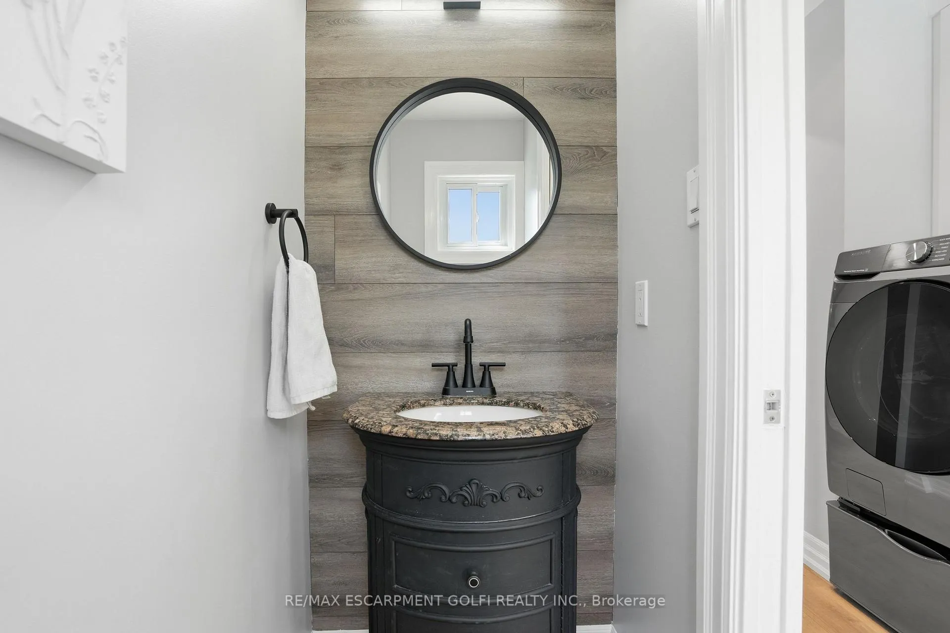 Photo 15 of 1 Oakmeadow Place, St. Catharines, Lakeshore — HOMEH