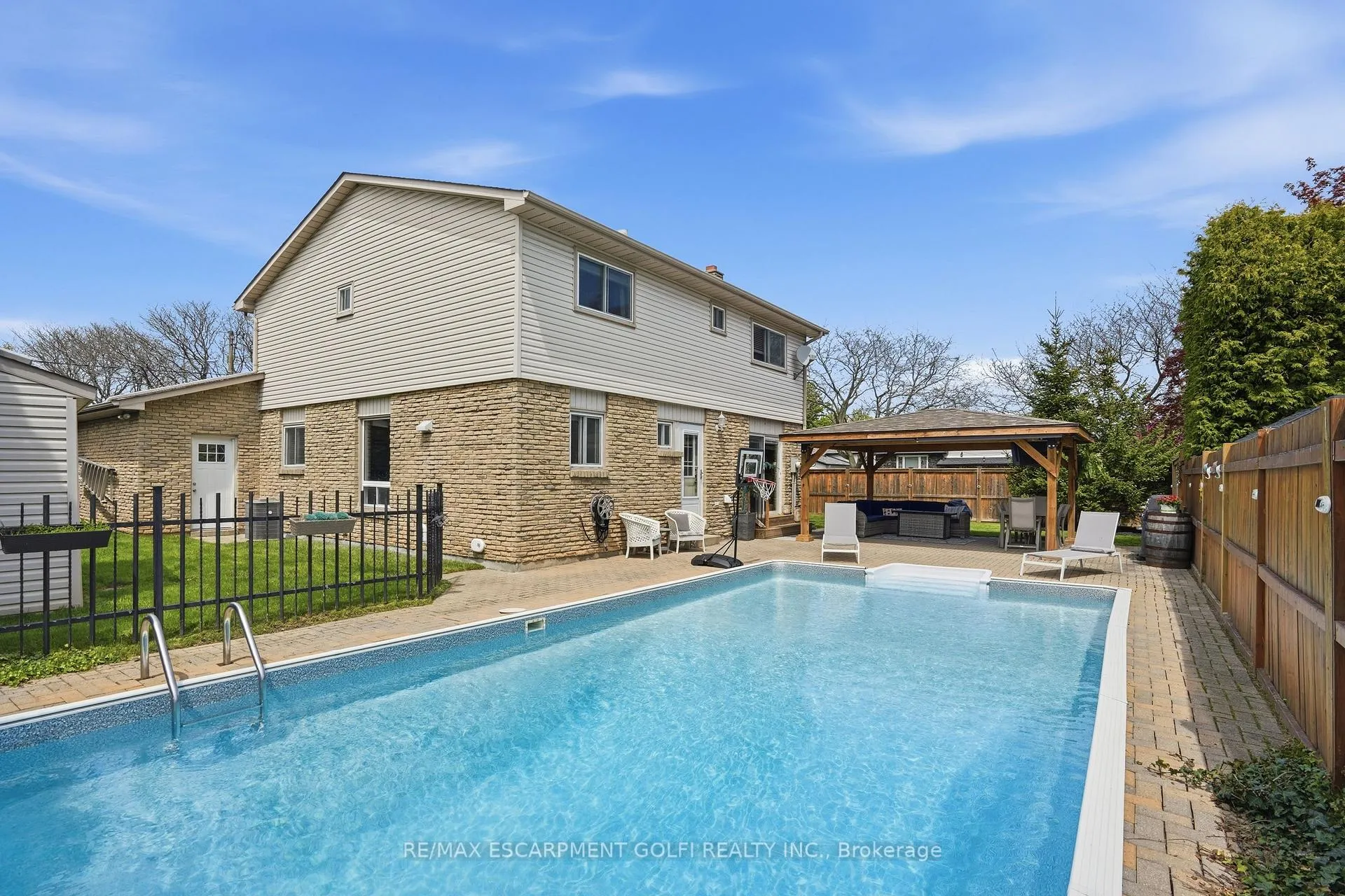 Photo 33 of 1 Oakmeadow Place, St. Catharines, Lakeshore — HOMEH