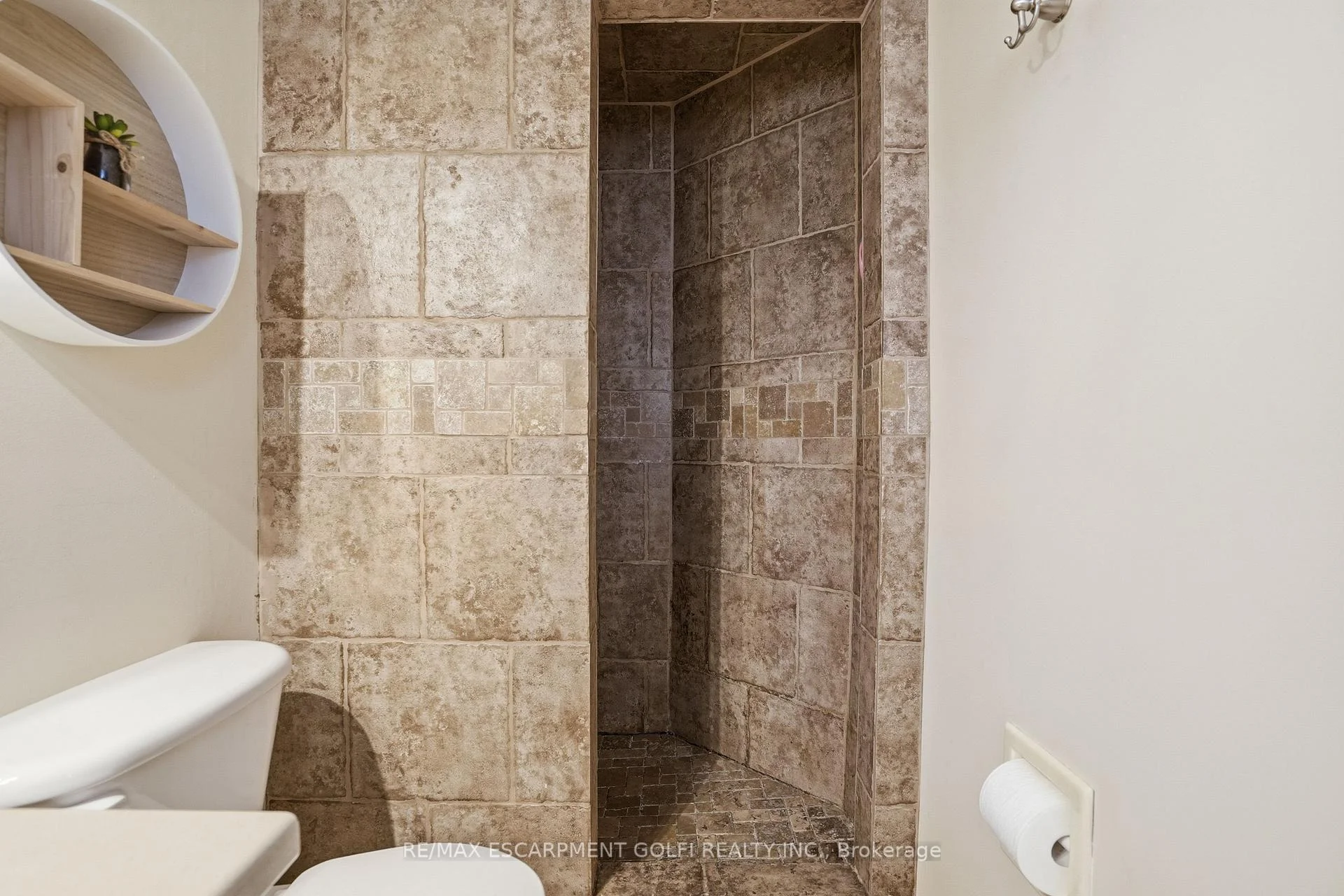 Photo 63 of 1 Oakmeadow Place, St. Catharines, Lakeshore — HOMEH